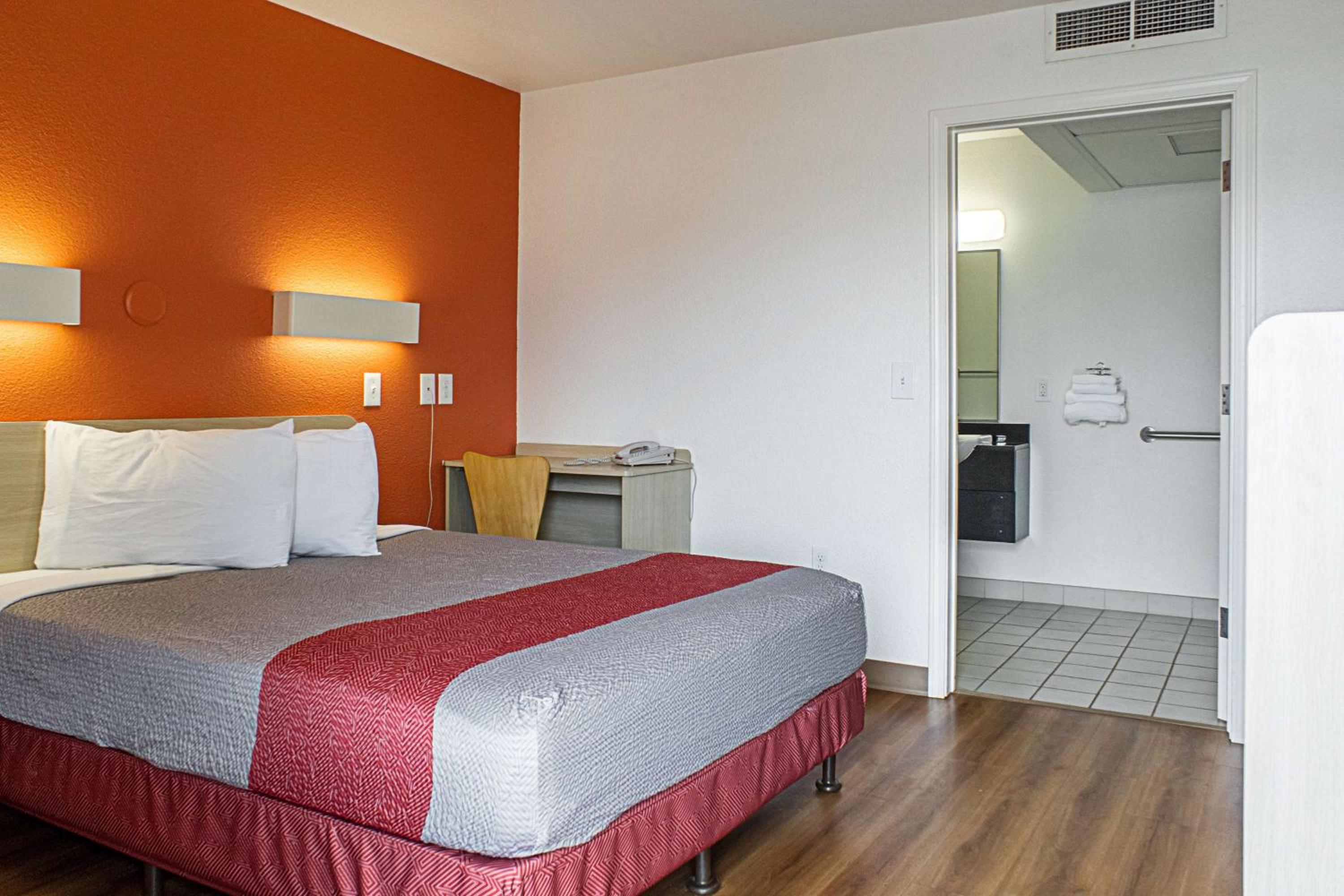 Queen Room - Disability Access