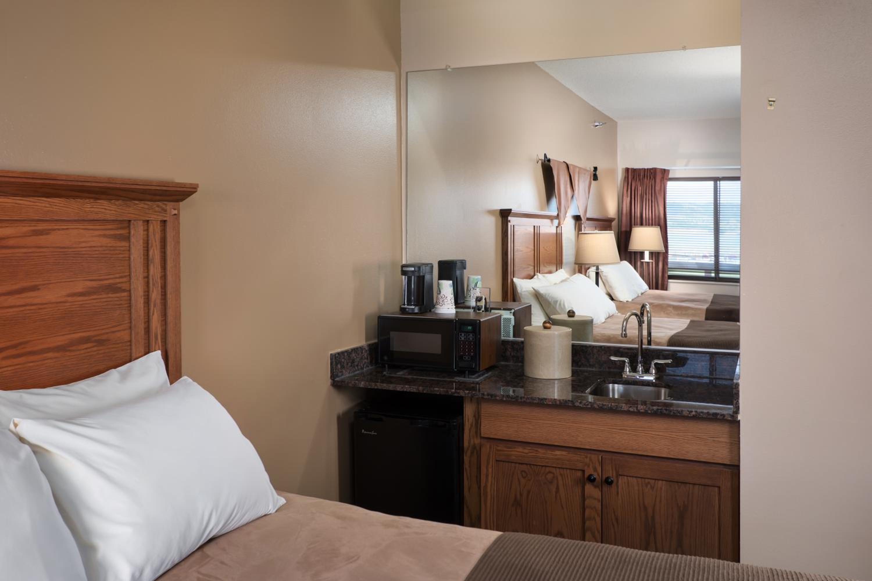 Queen Room with Two Queen Beds - Pool View