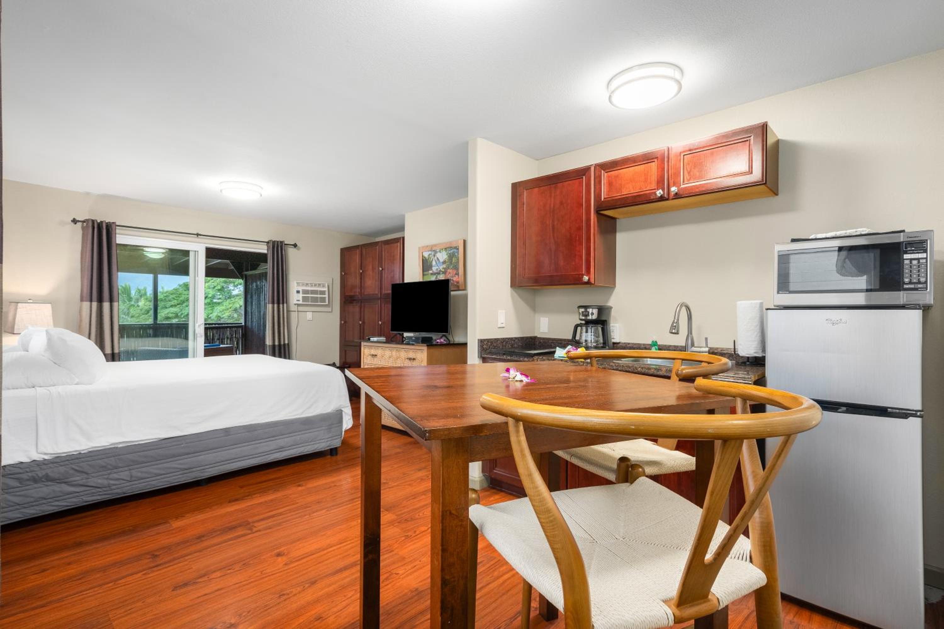 One-Bedroom Suite with Bay View