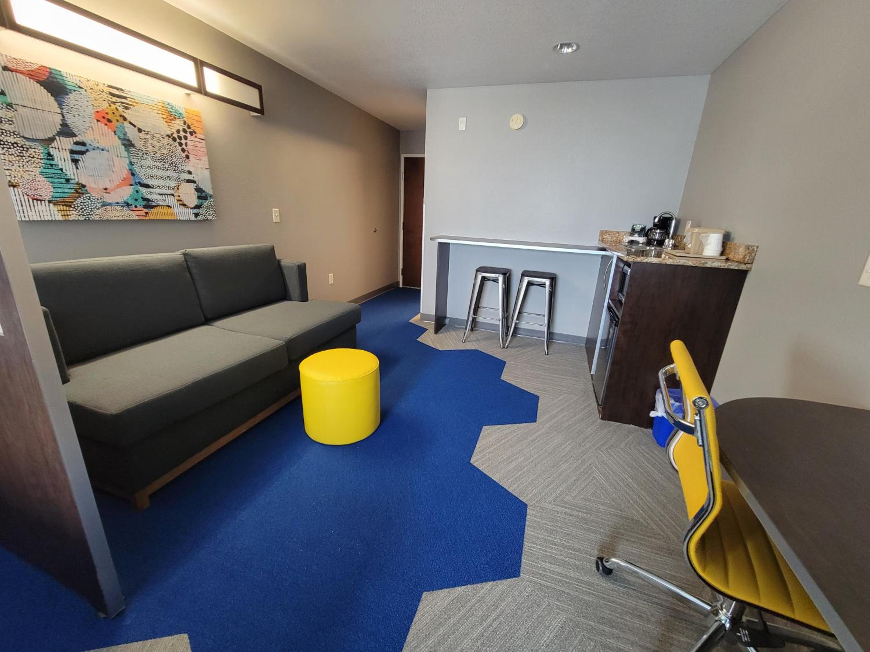 Queen Studio Suite - Non-Smoking