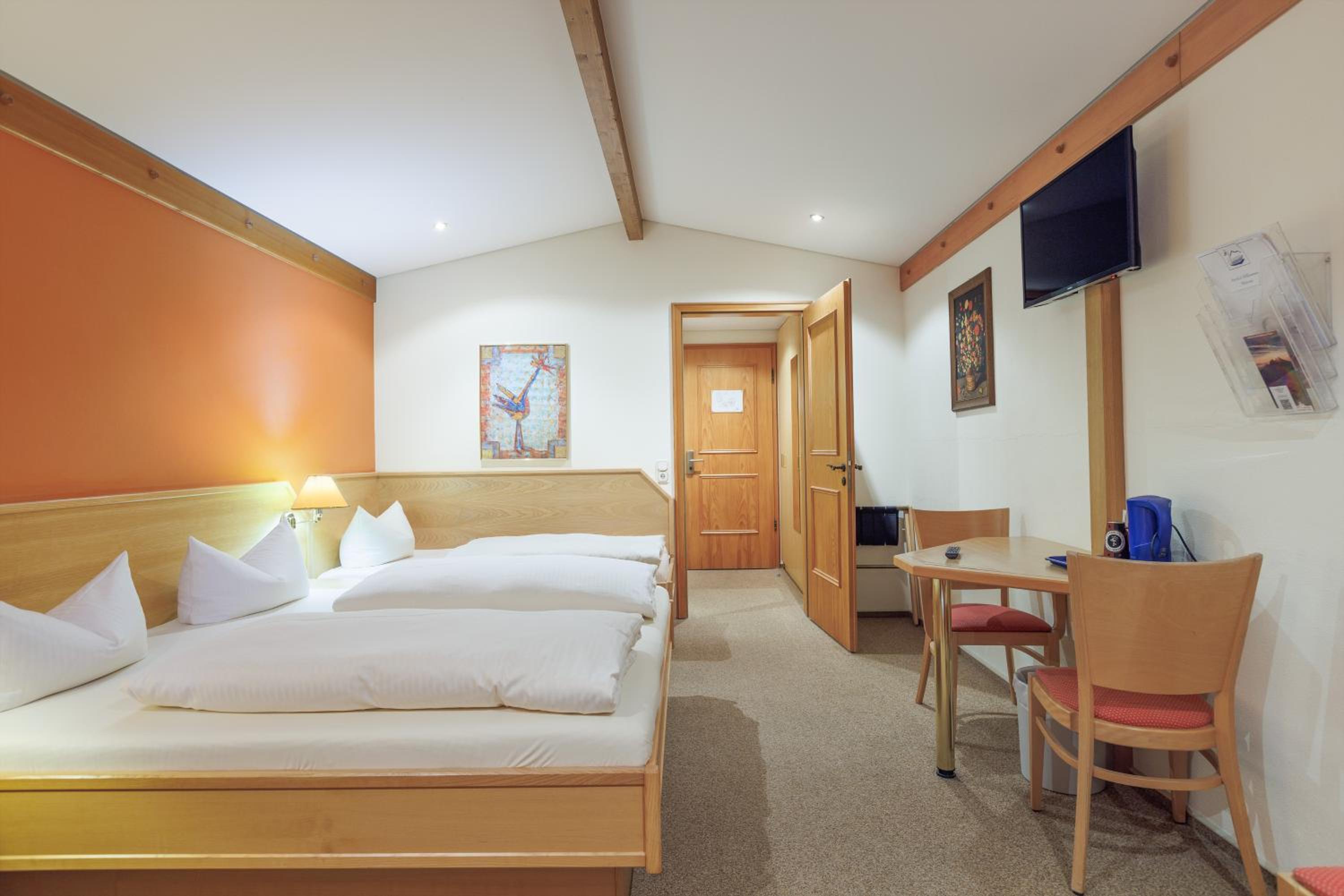 Triple Room with Balcony and Mountain View