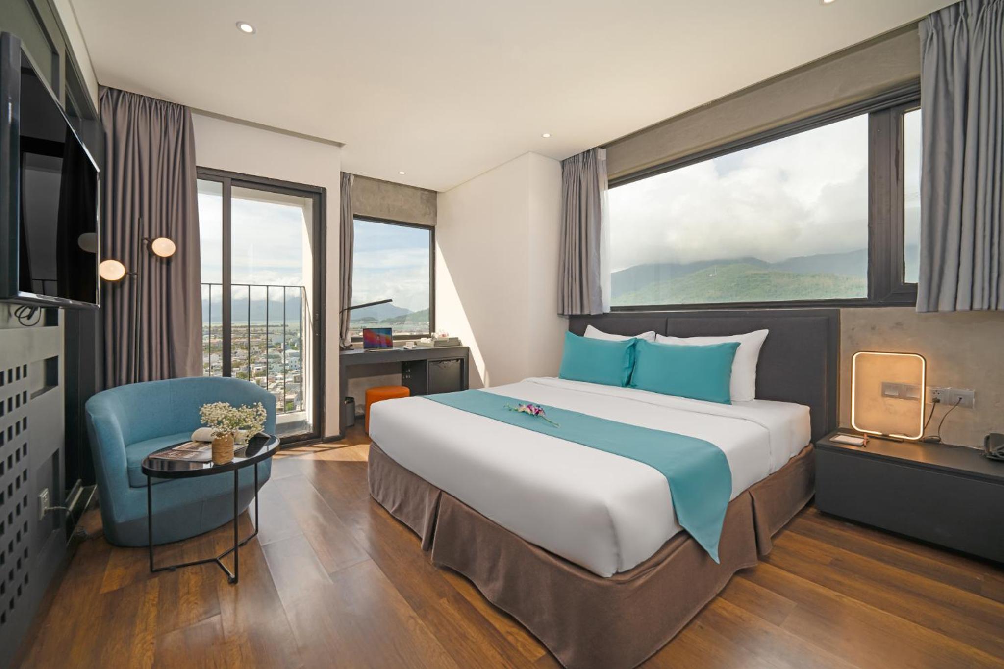 Deluxe Double Room with City View
