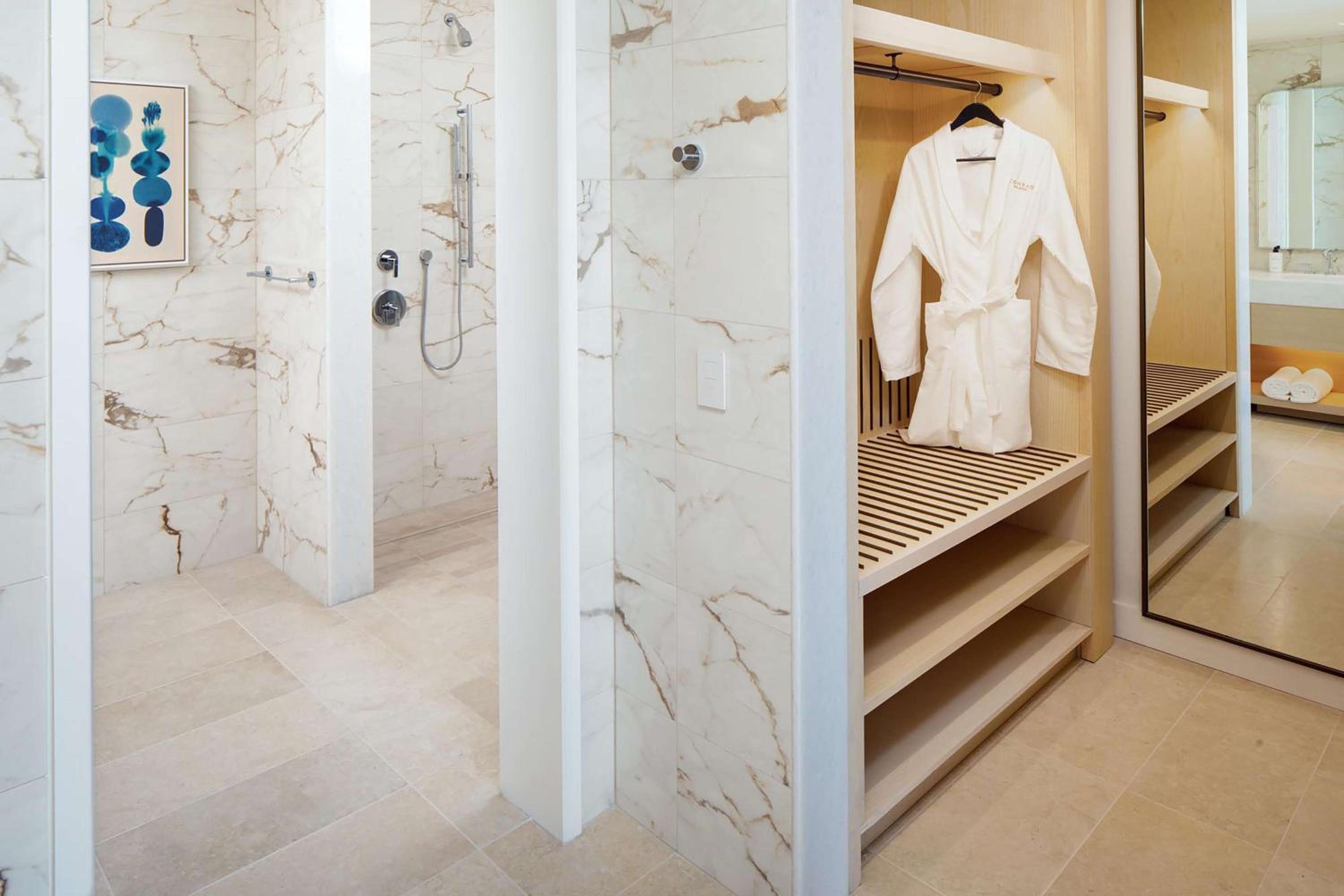 One-Bedroom Suite with Balcony