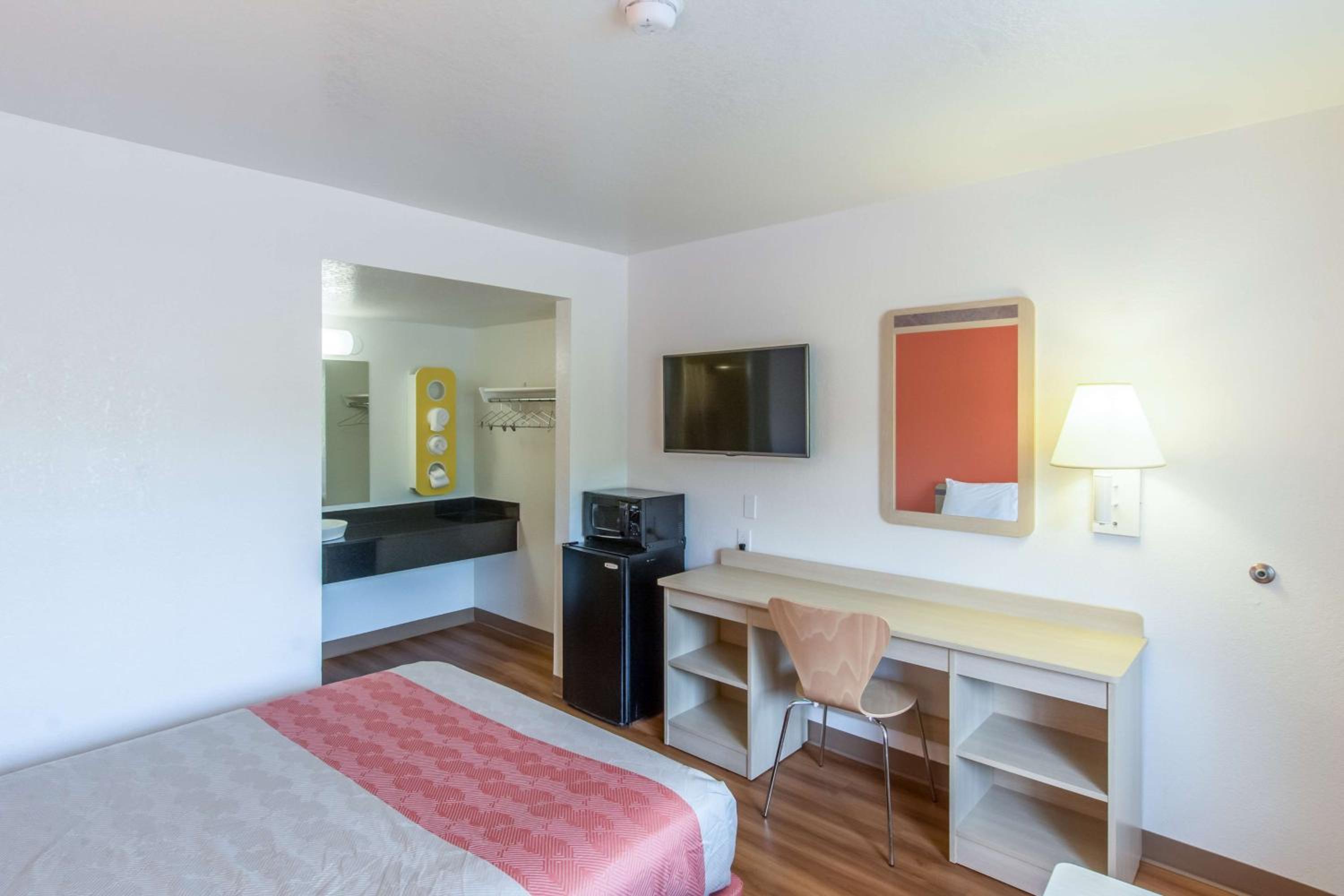 Double Room - Disability Access - Roll In Shower