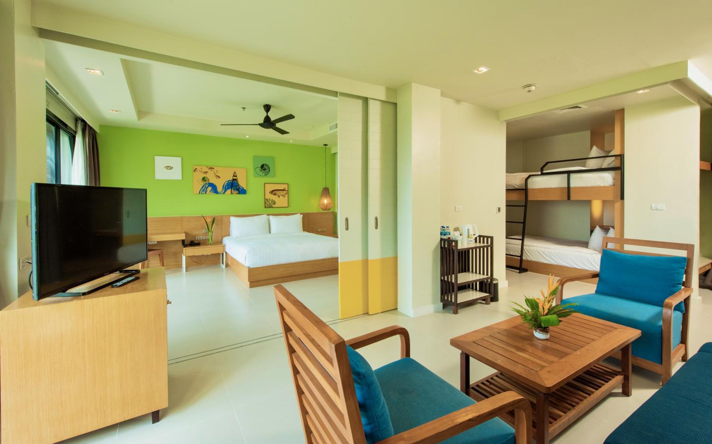 Kids' Suite with Pool View