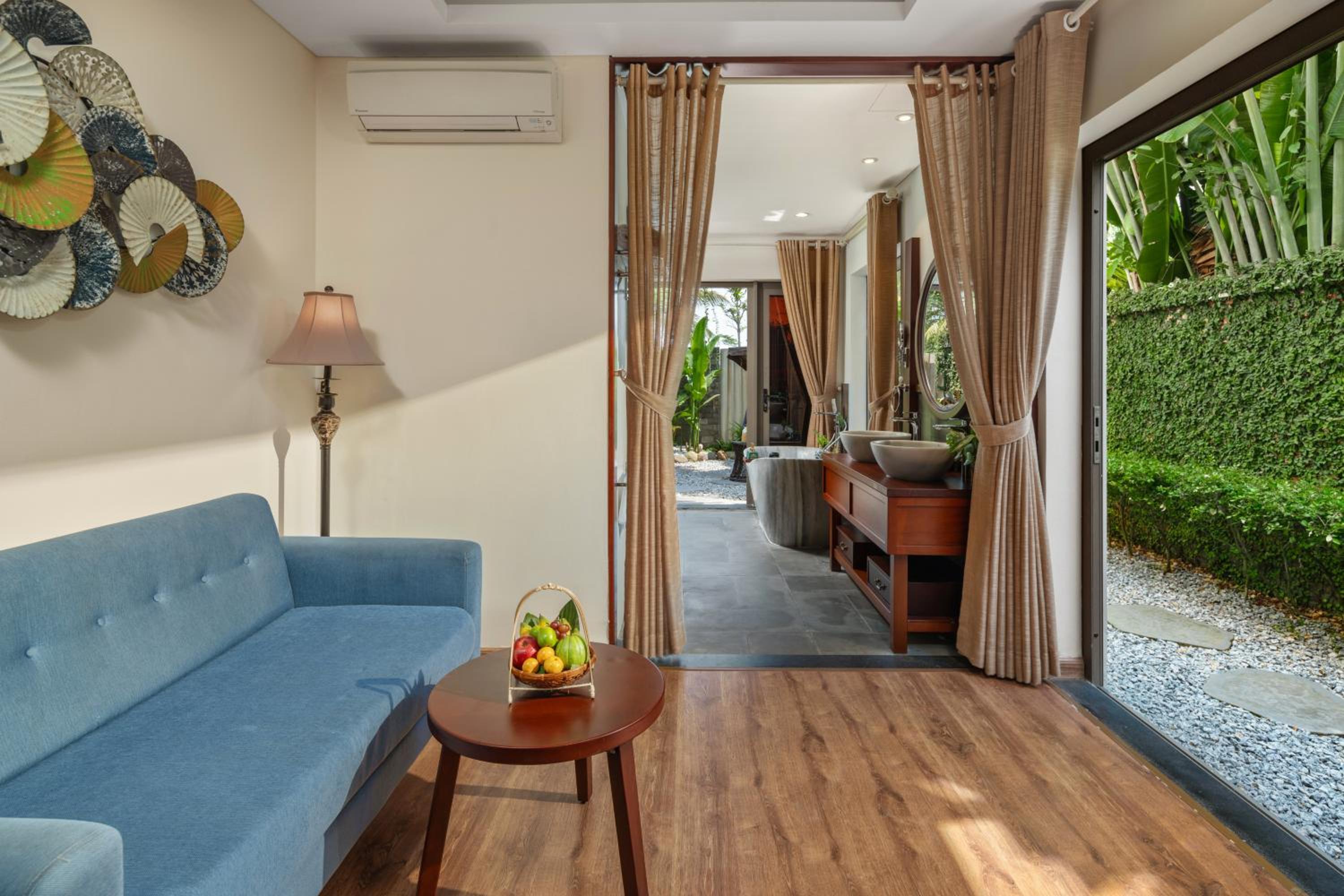 Suite River view with Private Garden