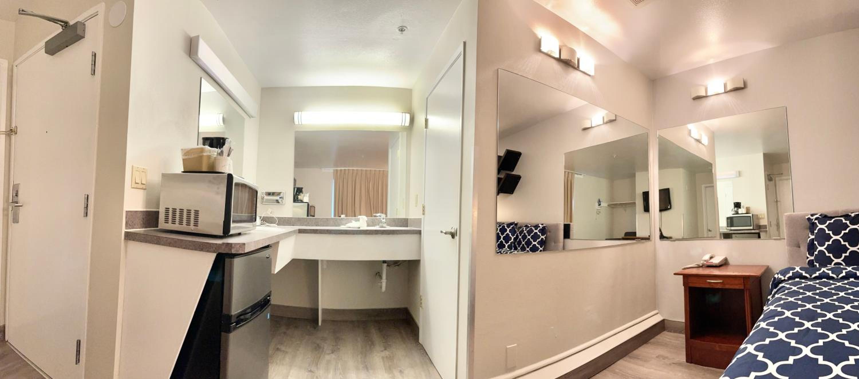 King Two-Bedroom Suite - Non-Smoking