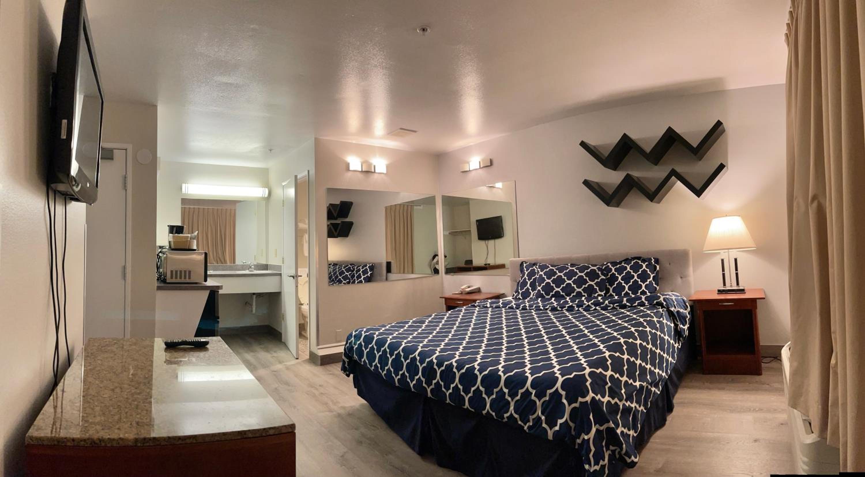 King Two-Bedroom Suite - Non-Smoking