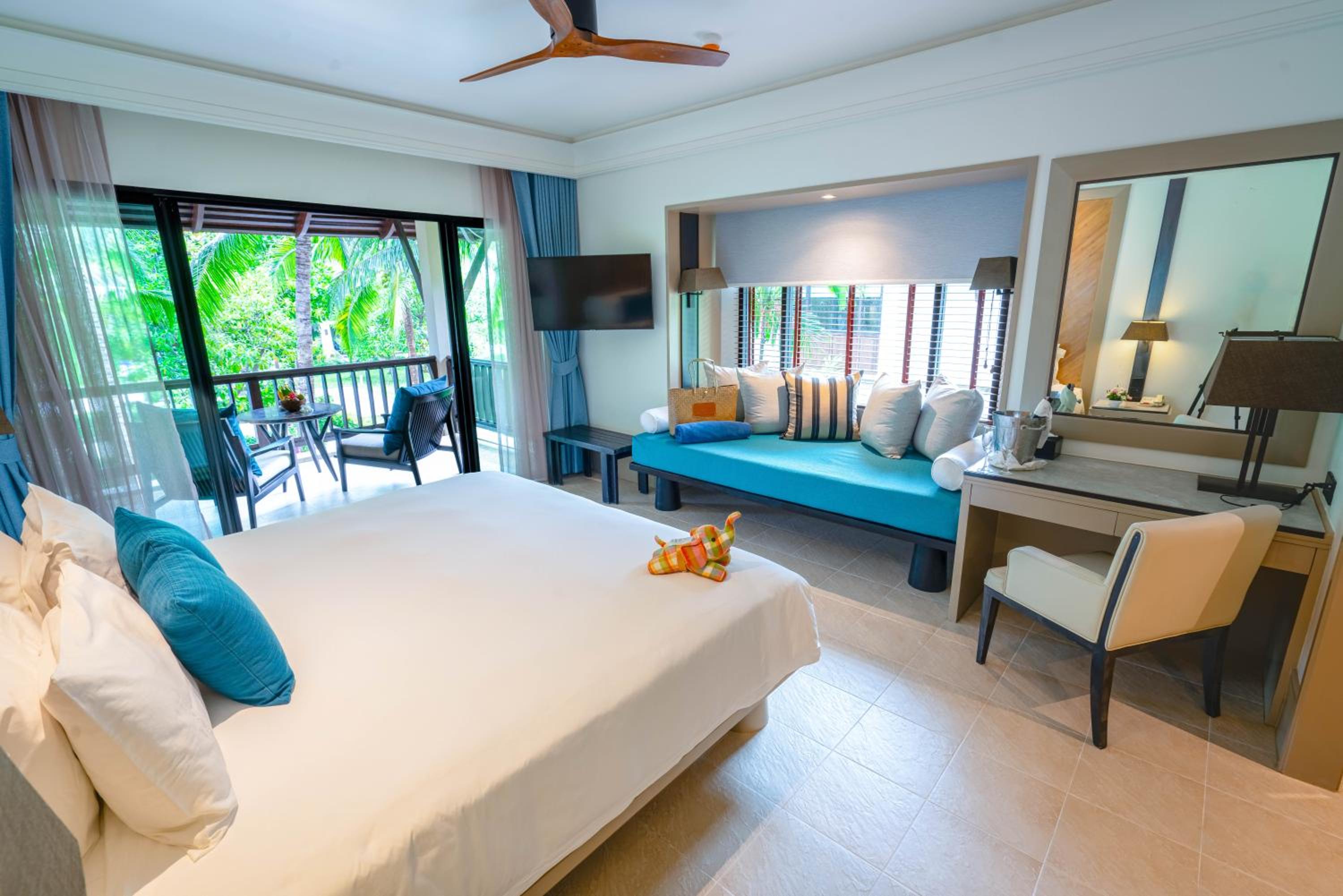 Deluxe Pavilion King Room (Upper Floor) - Free Airport Shuttle 