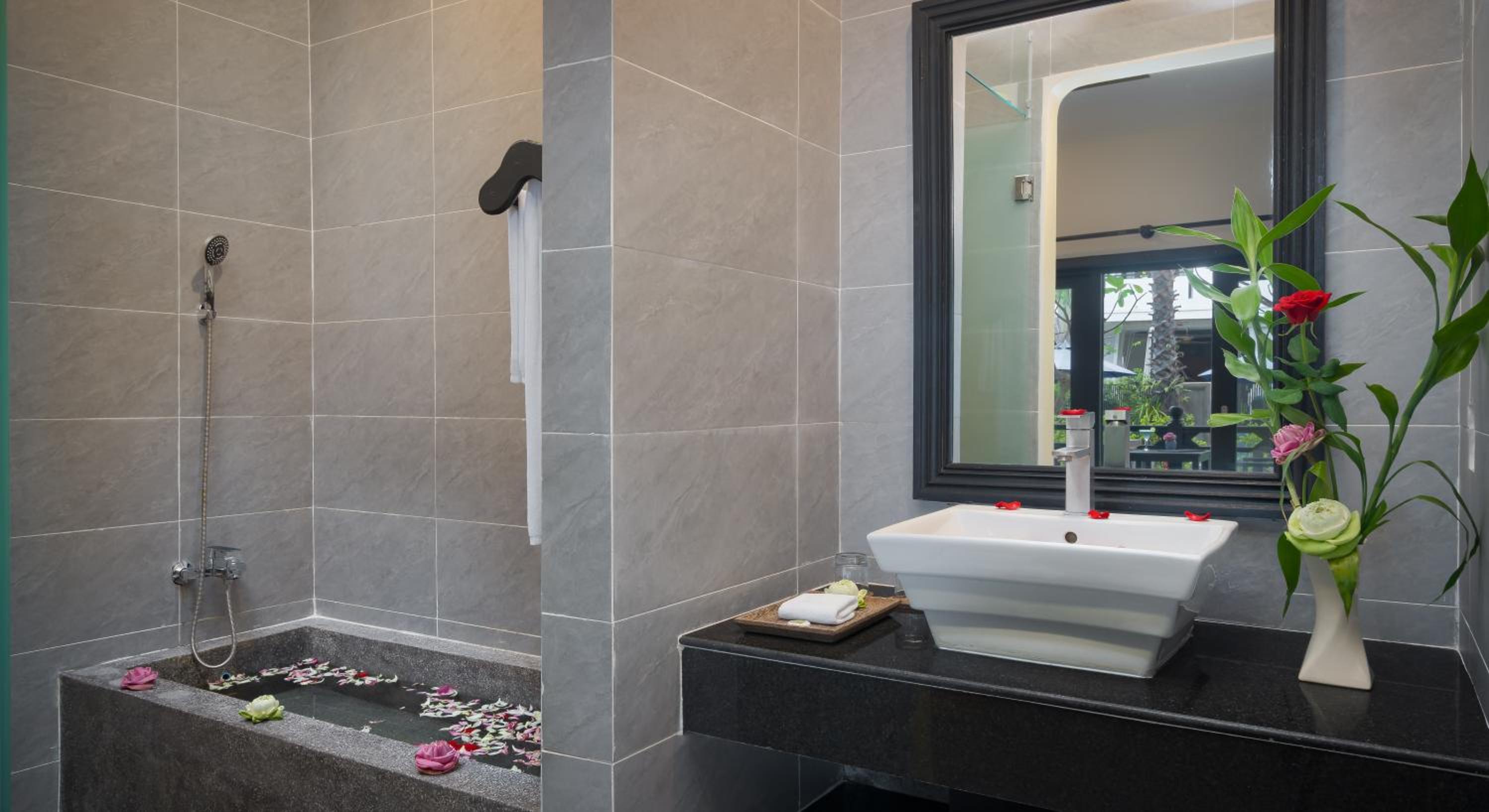 Deluxe Double Room with Pool View