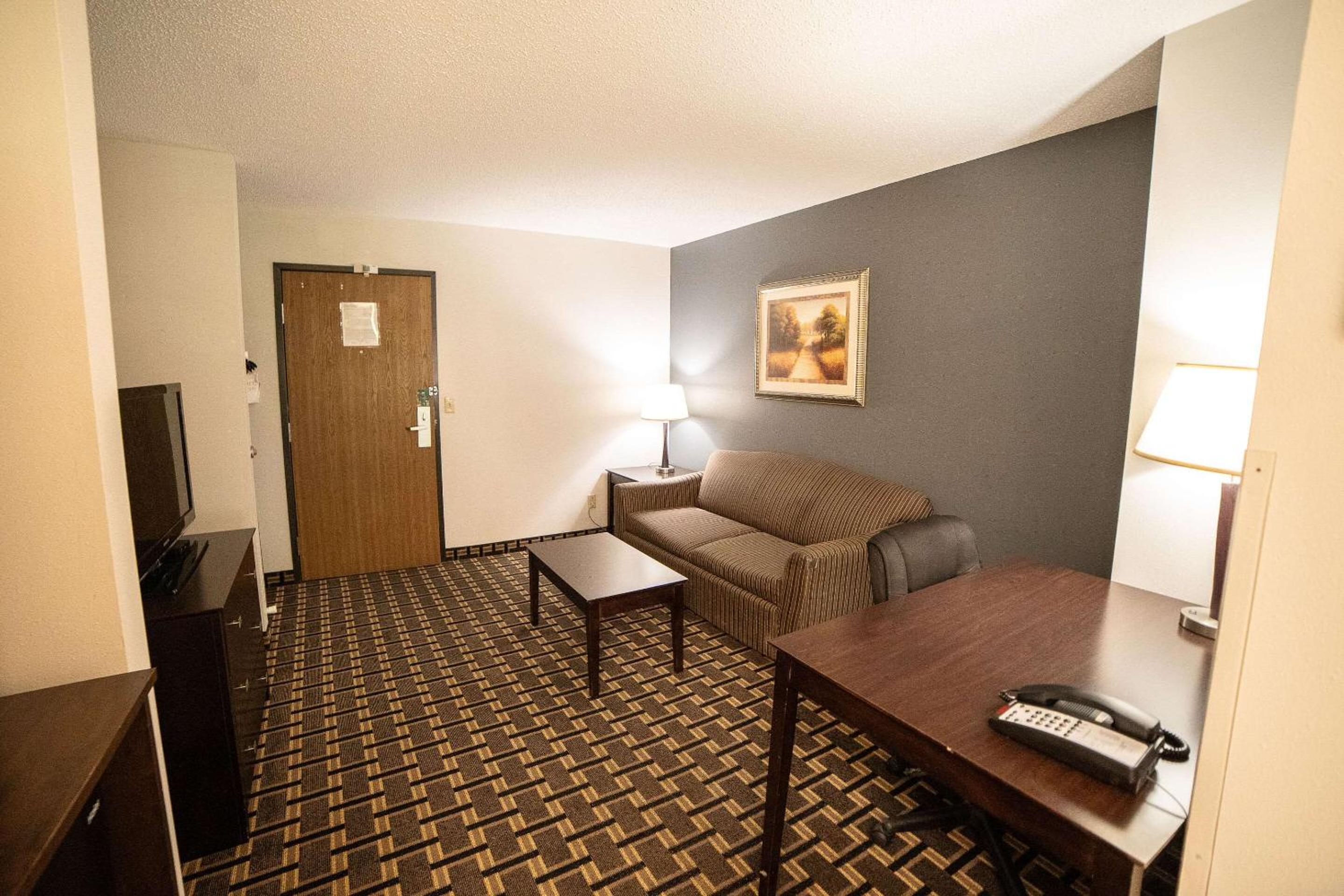 Queen Suite - Non-Smoking