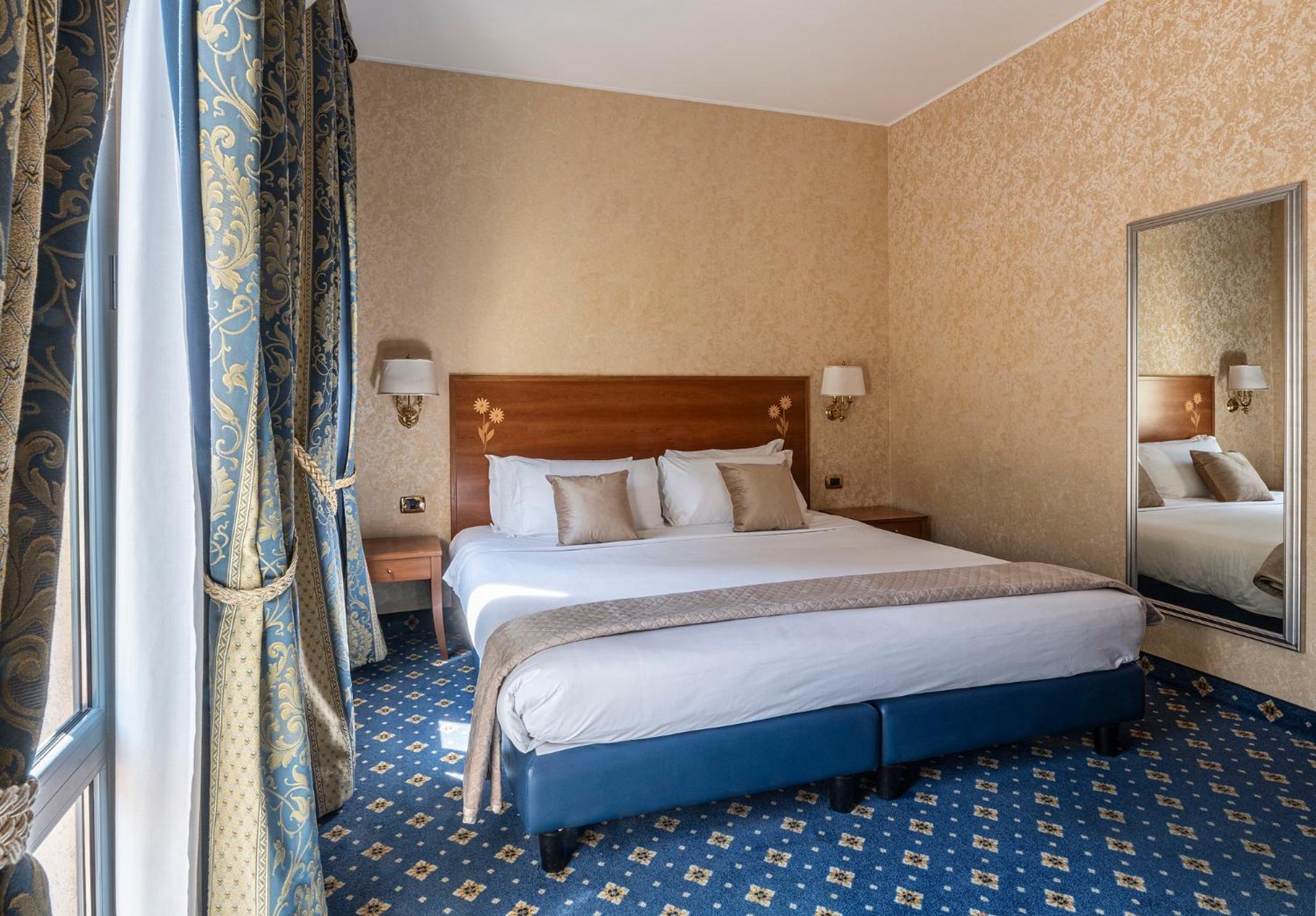 King Room With Balcony