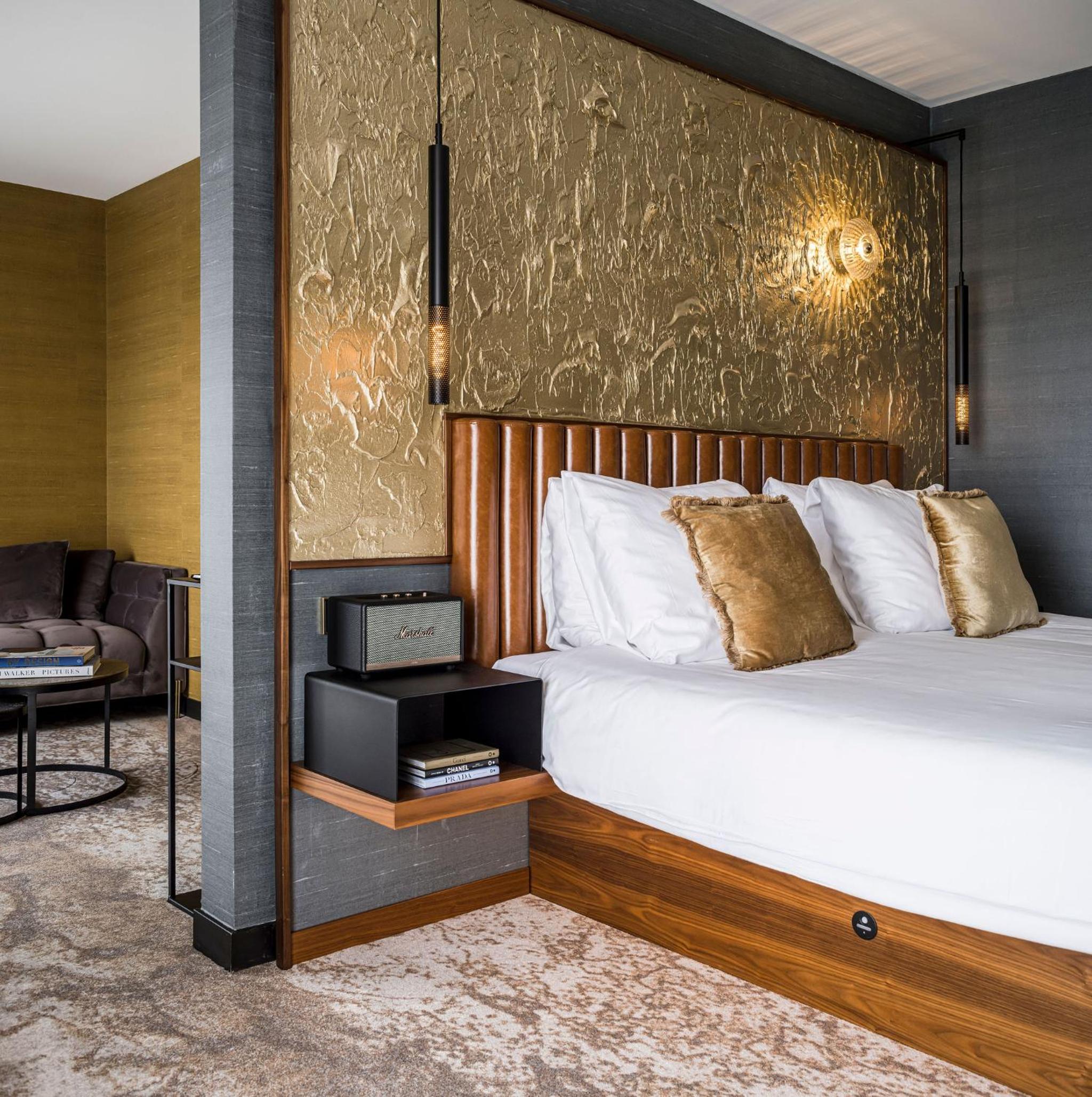 Dutch King Junior Suite with Balcony