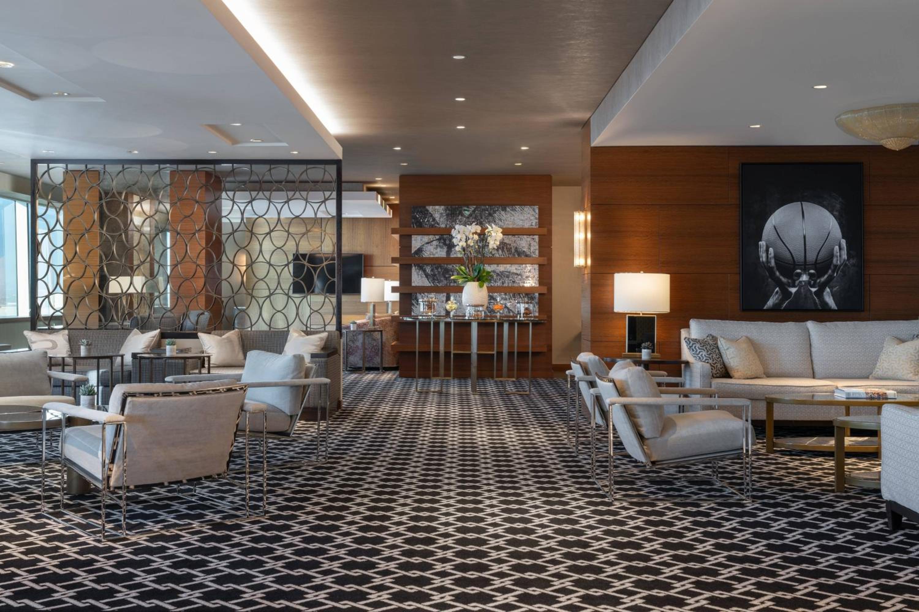 Deluxe King, Guest Room, 1 King, Club Lounge Access