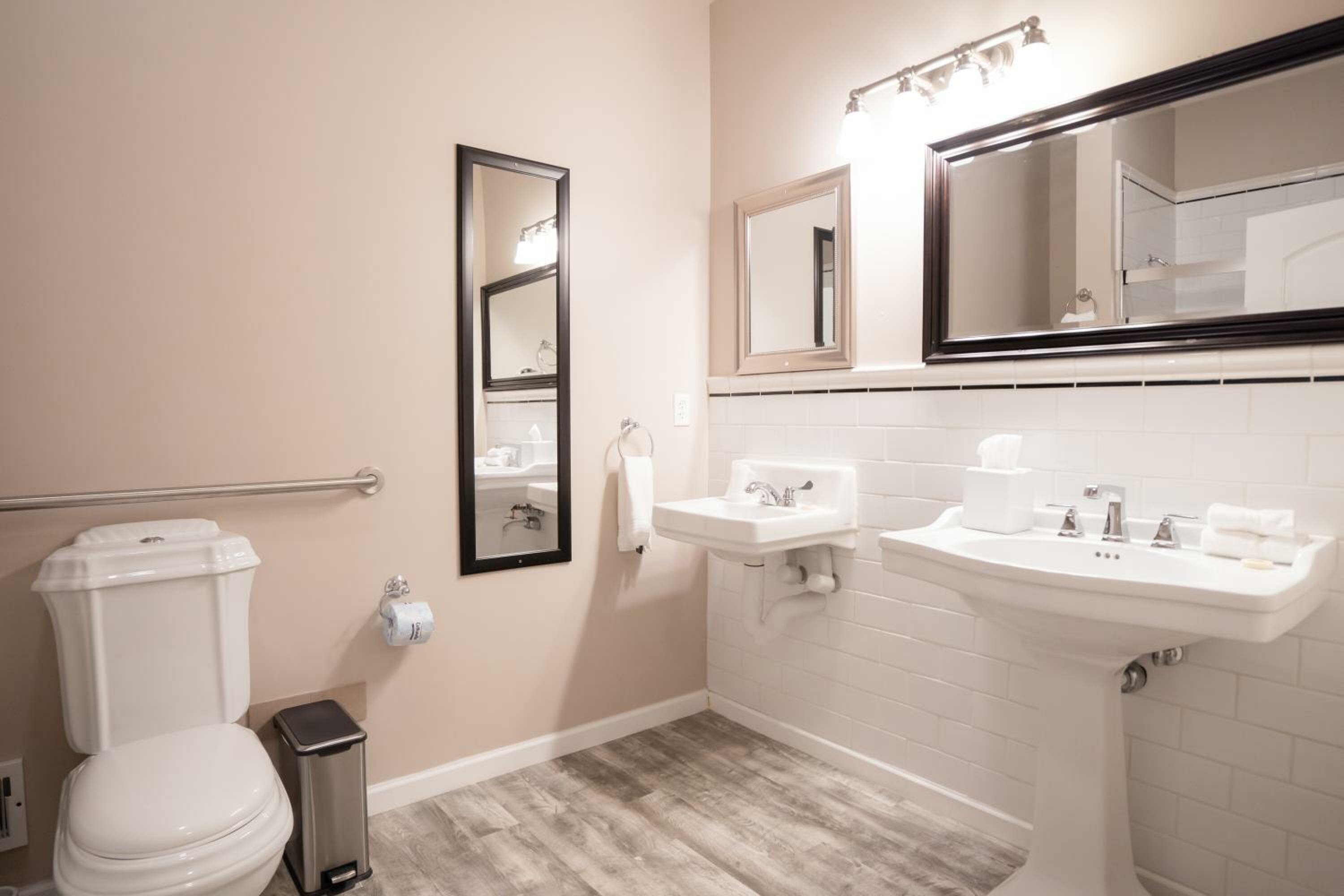 Deluxe King Room - Disability Access