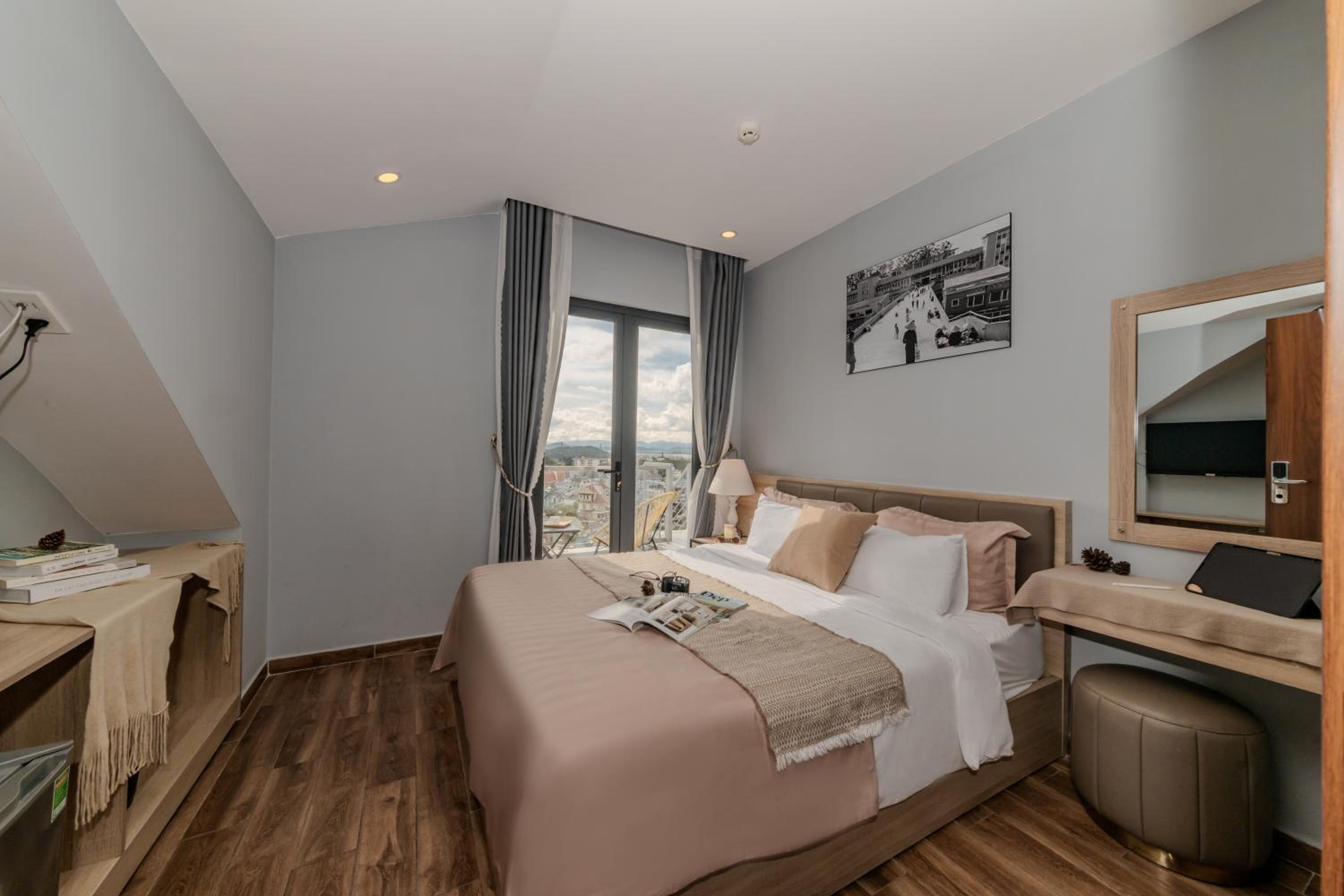 Queen Room With Balcony