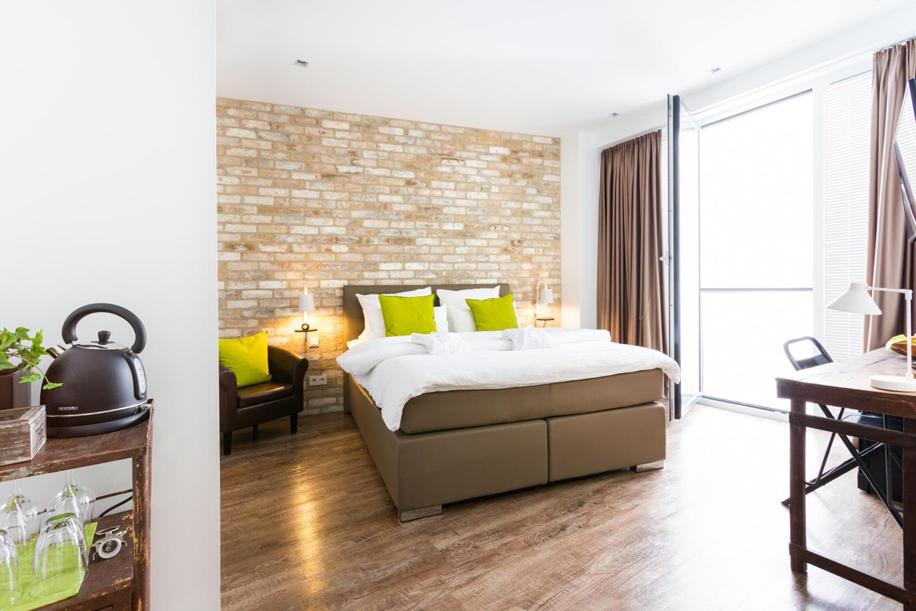 Queen Room with Hot Tub