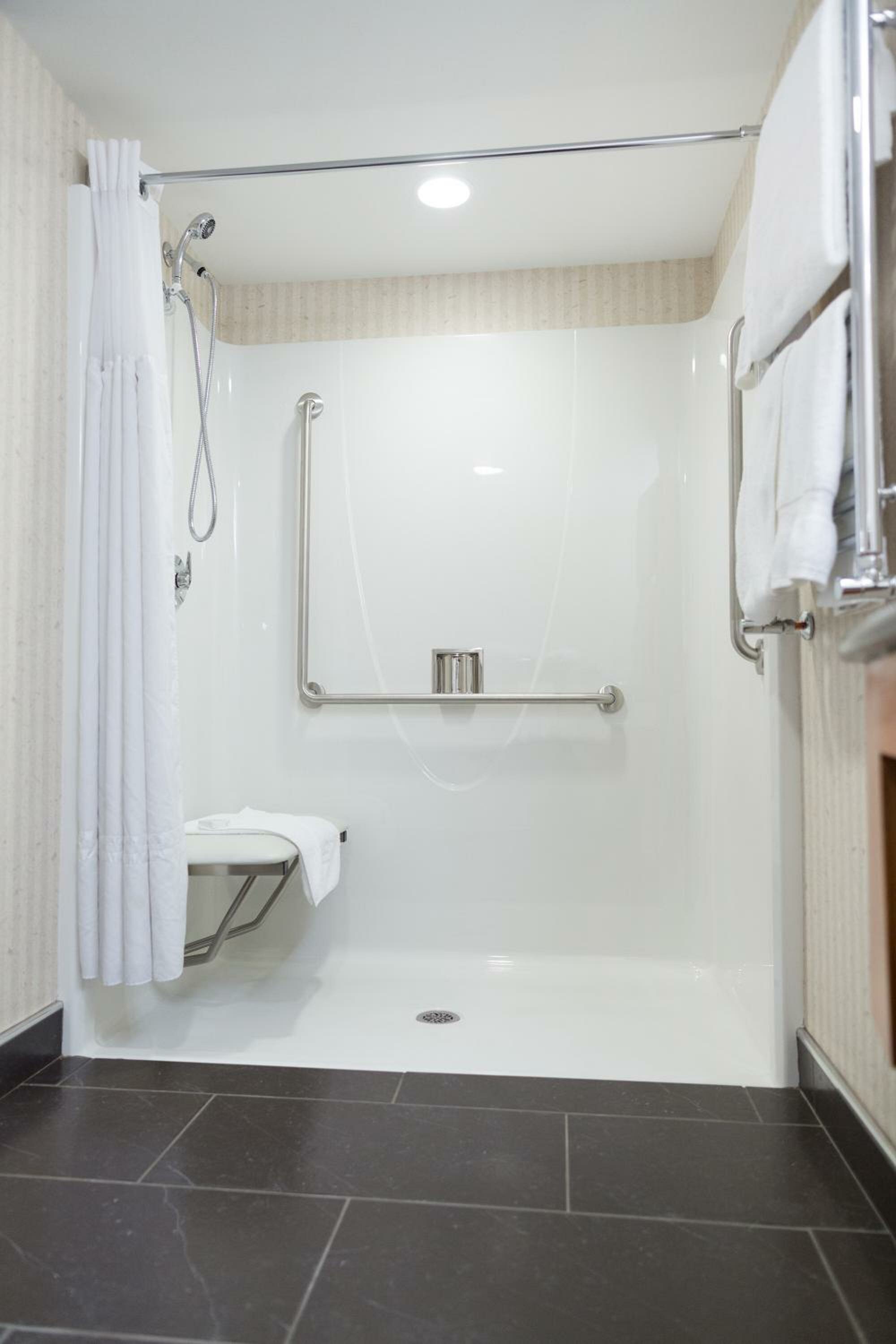 Queen Room - Disability Access/Non-Smoking