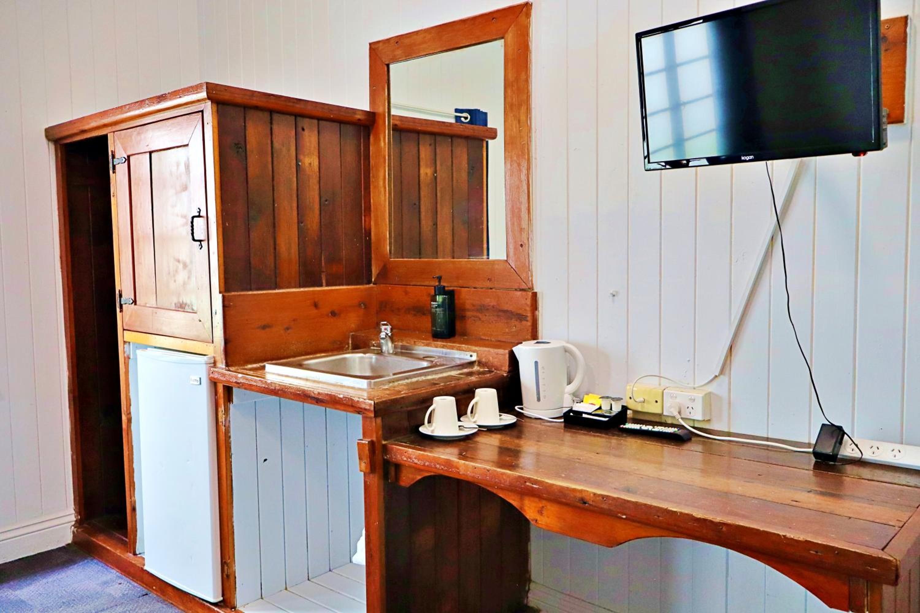 Basic Triple Room with Shared Bathroom