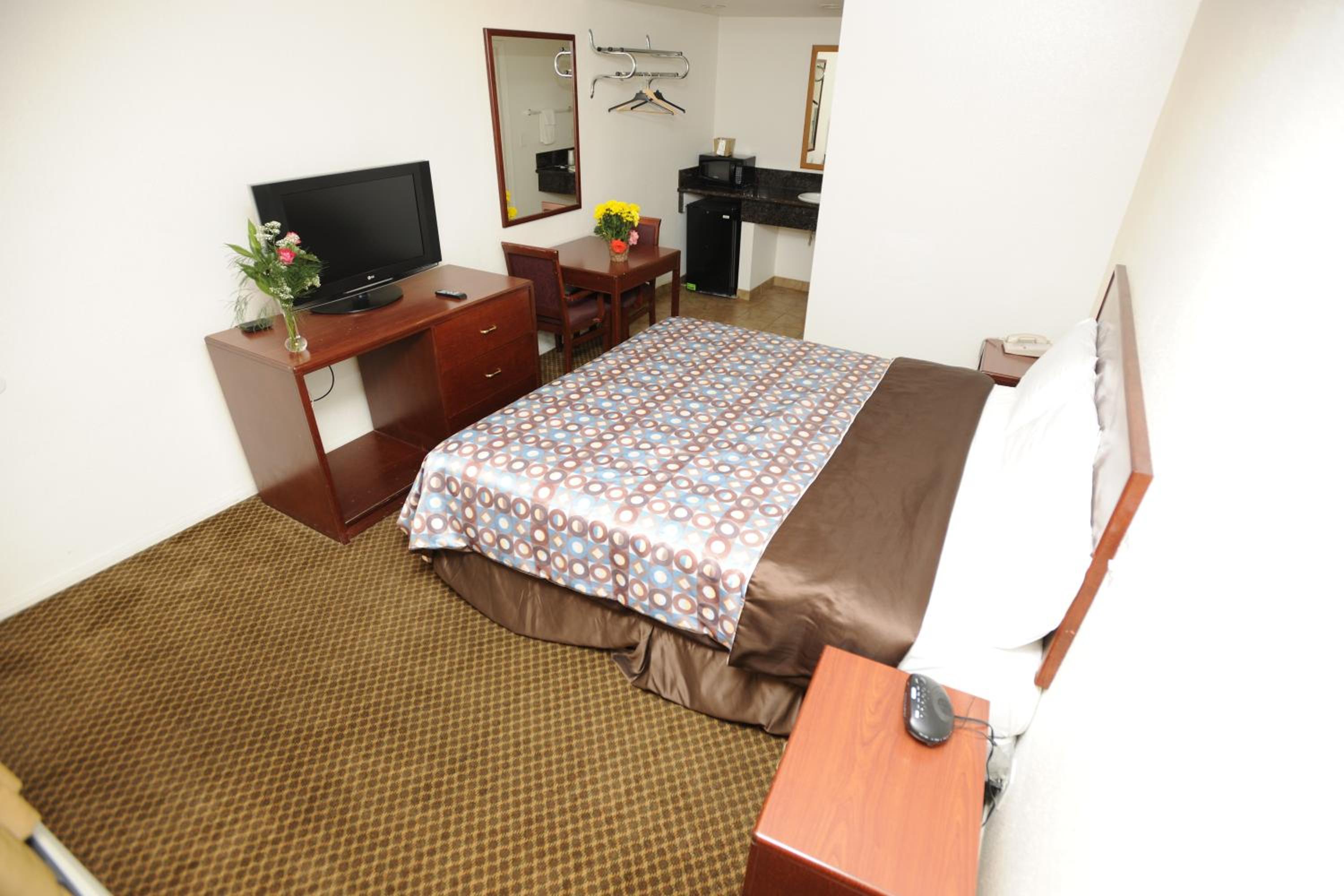 Queen Room - Non-Smoking