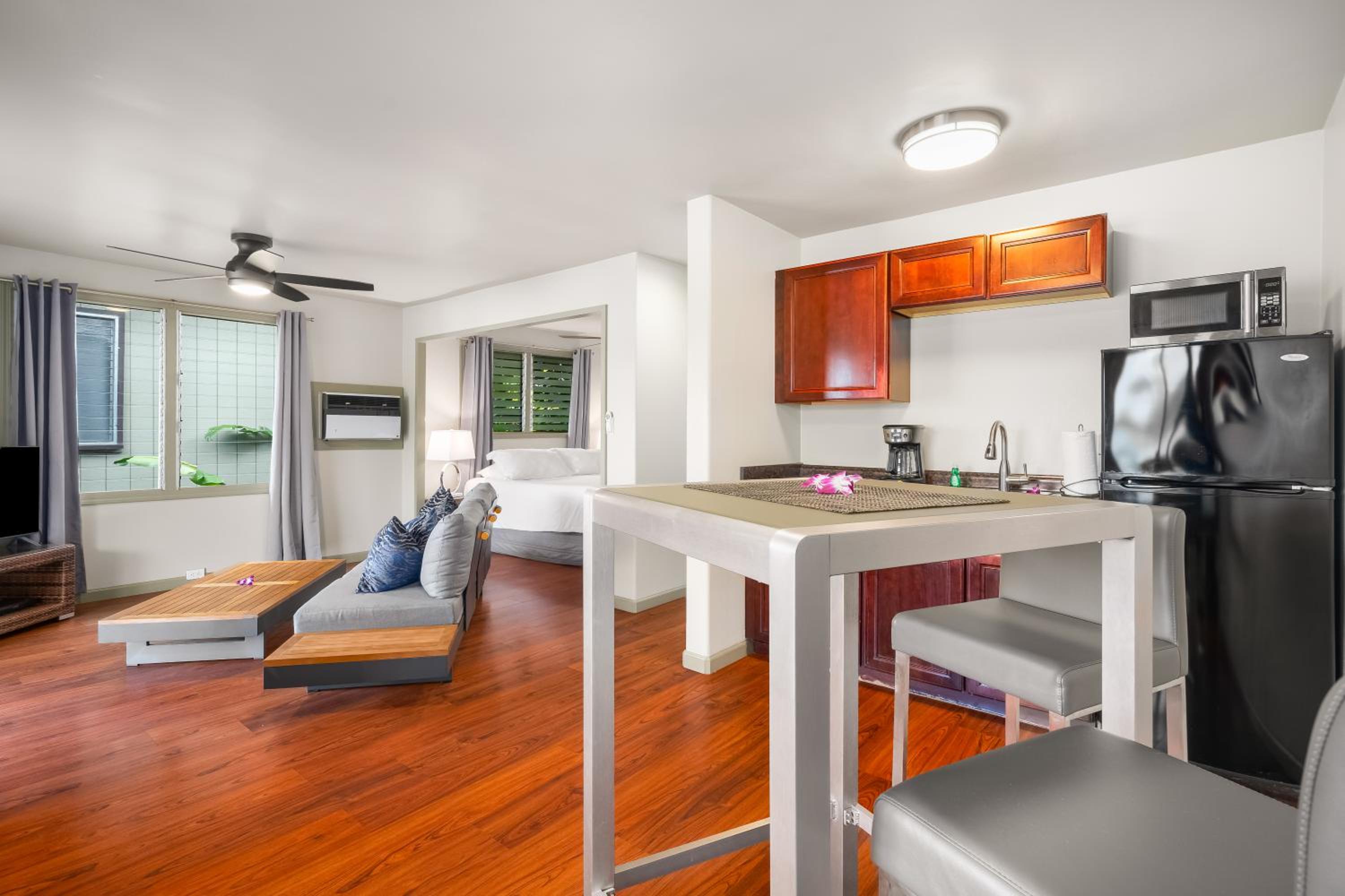 One-Bedroom Cottage - Water Front