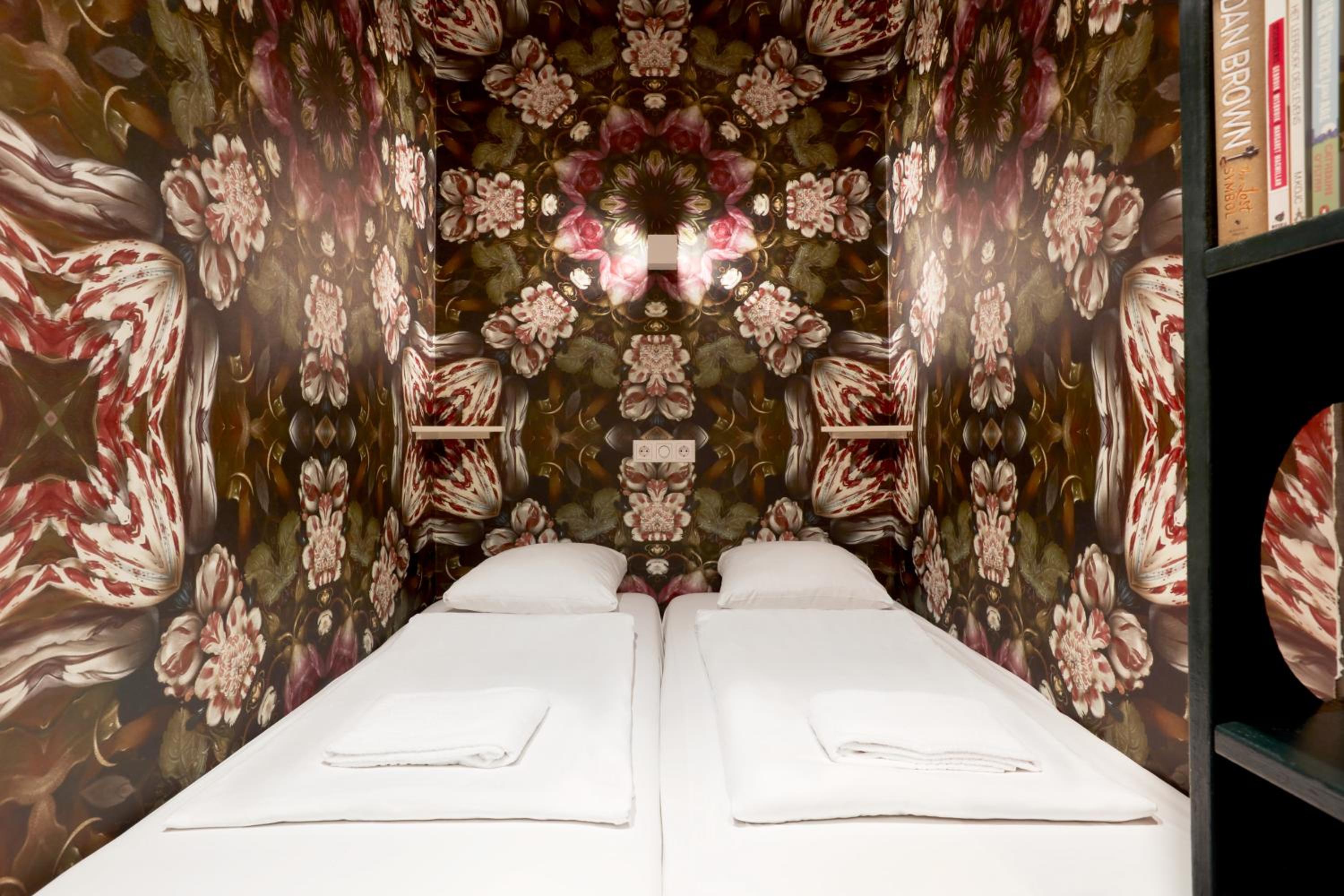 Secret Bookcase S (shared bathroom)