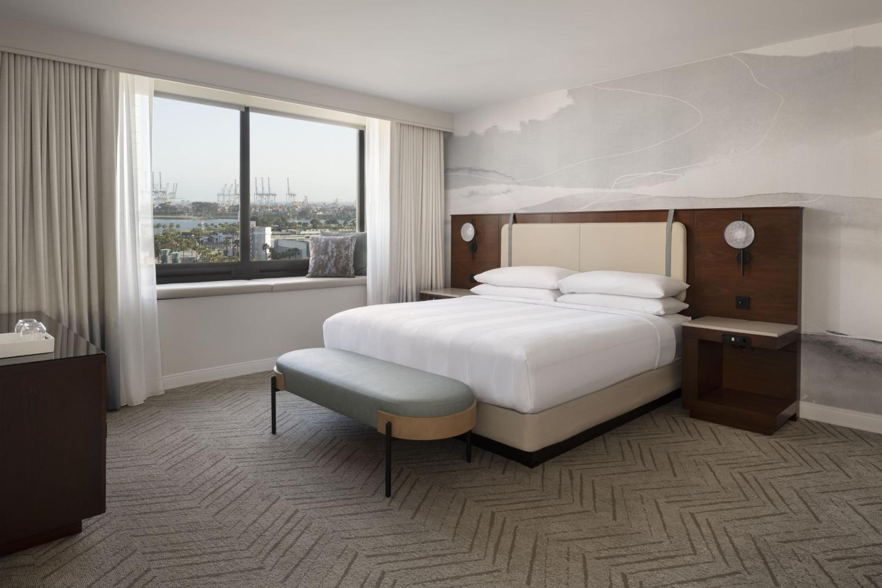 King Corner Room with Balcony and Harbor View
