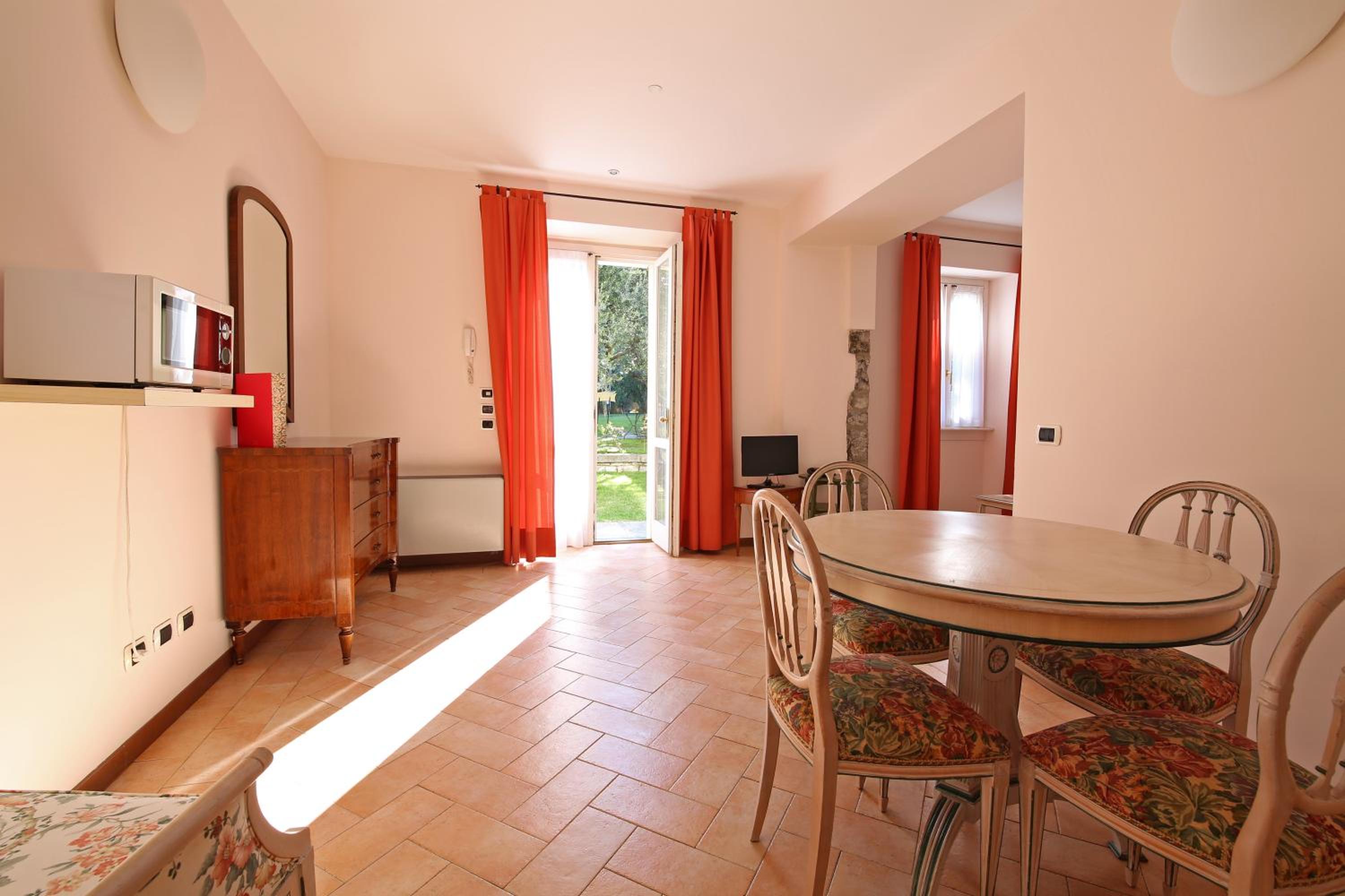 Large One-Bedroom Apartment