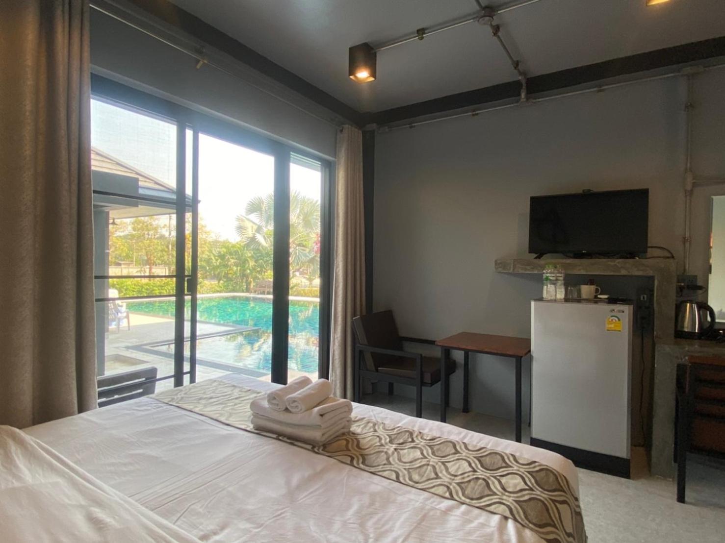 Triple Room with Pool View