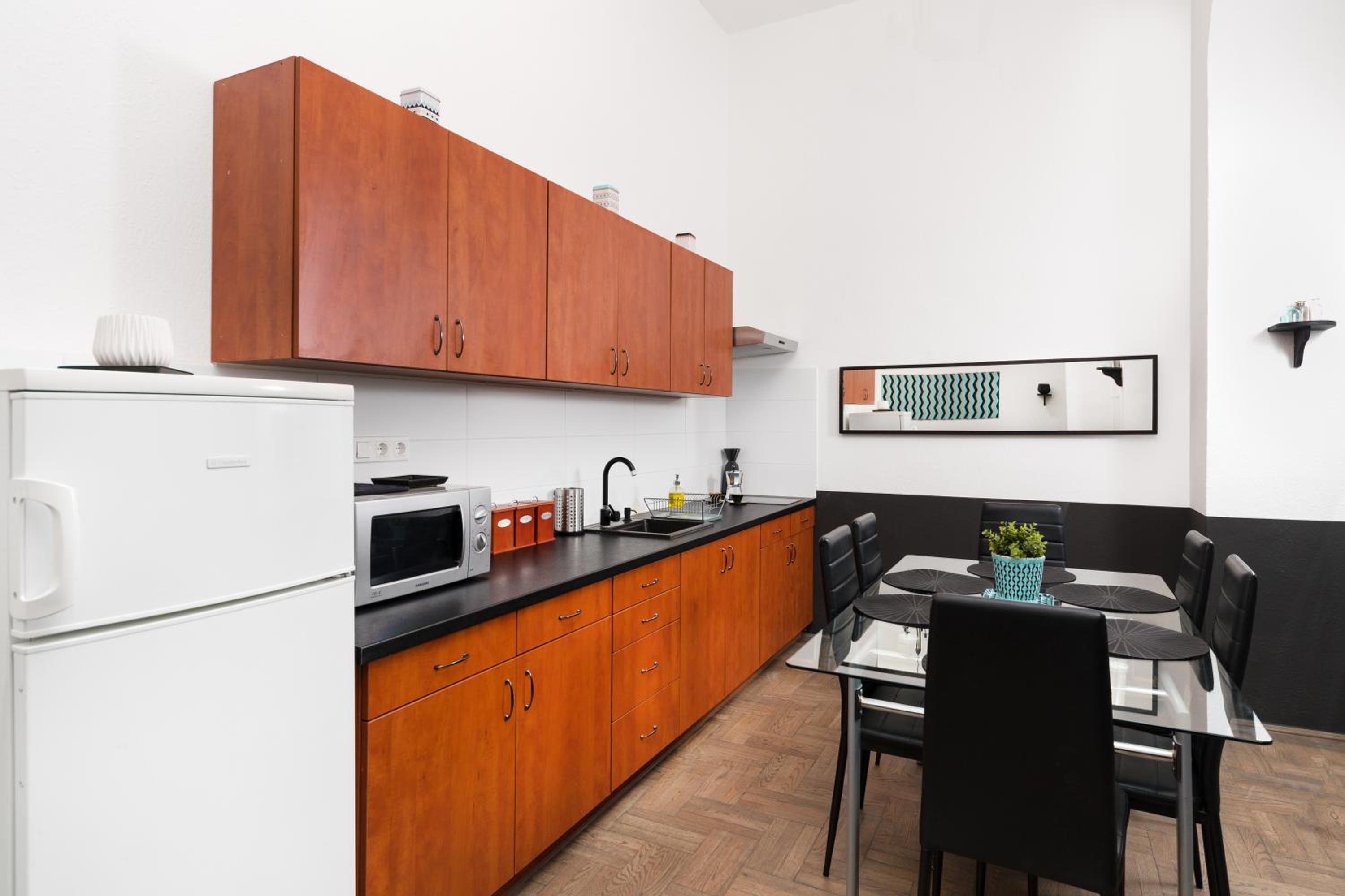Deluxe Three-Bedroom Apartment