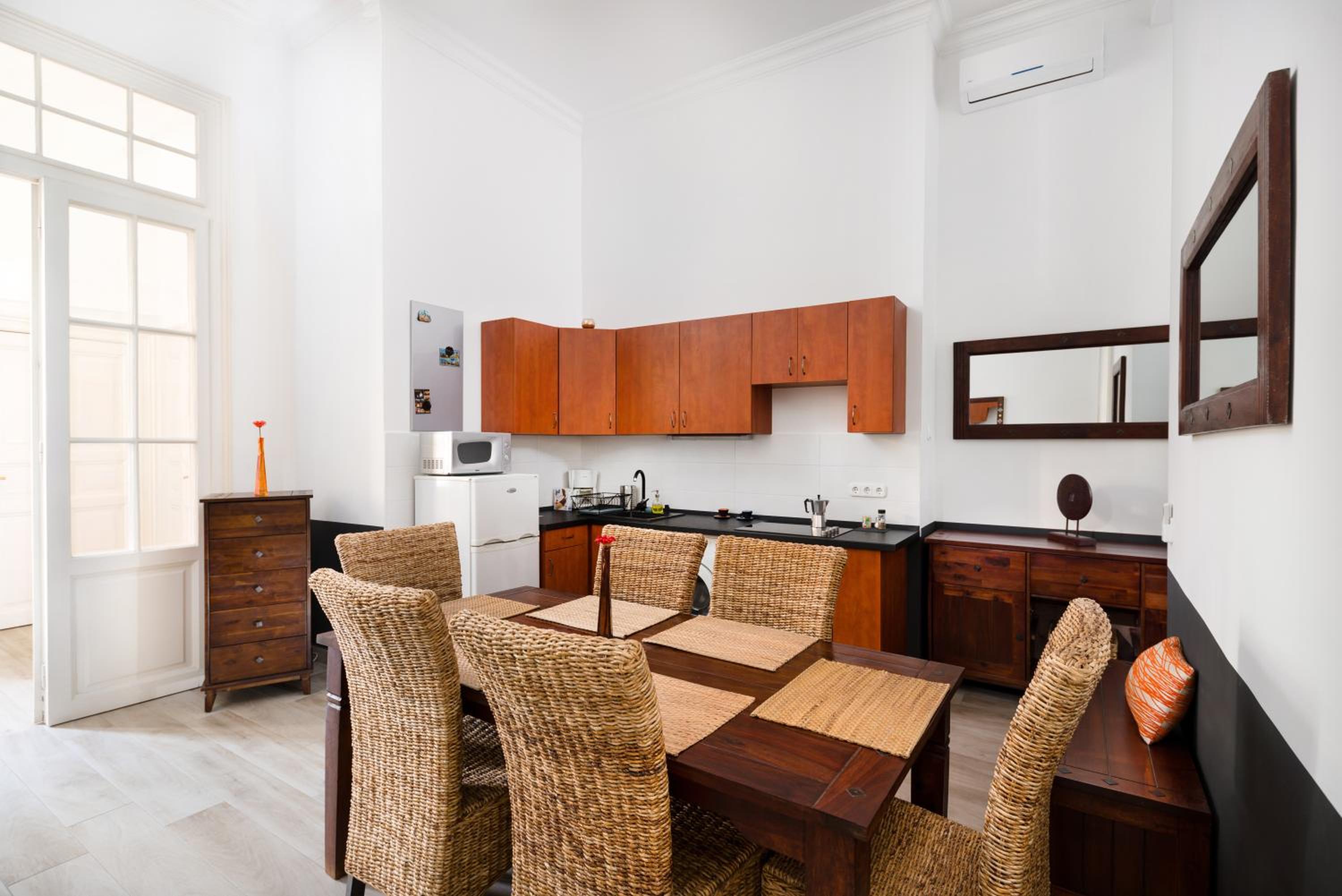 Deluxe Three-Bedroom Apartment