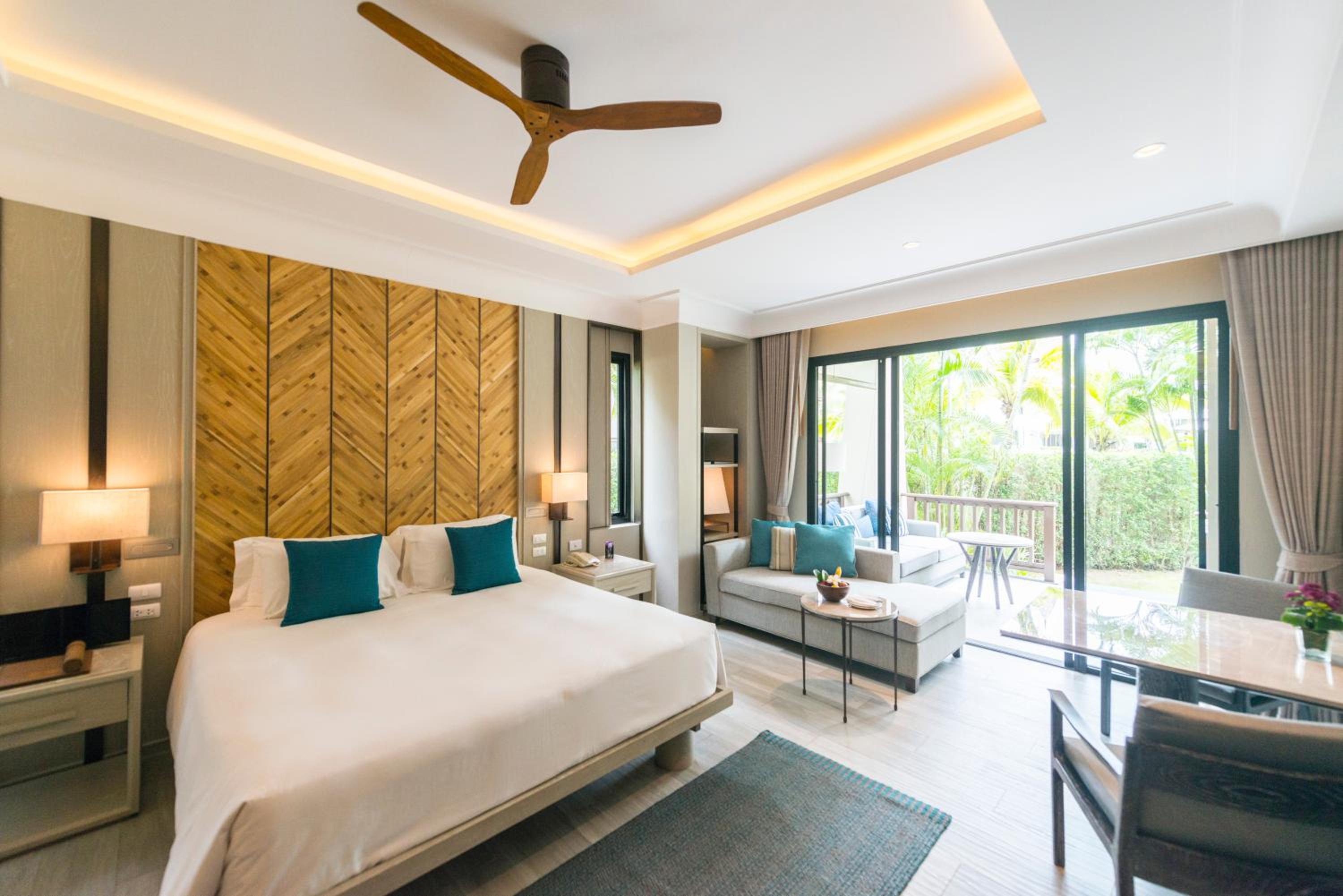 Grand Garden Pavilion King Room - Free Airport Shuttle