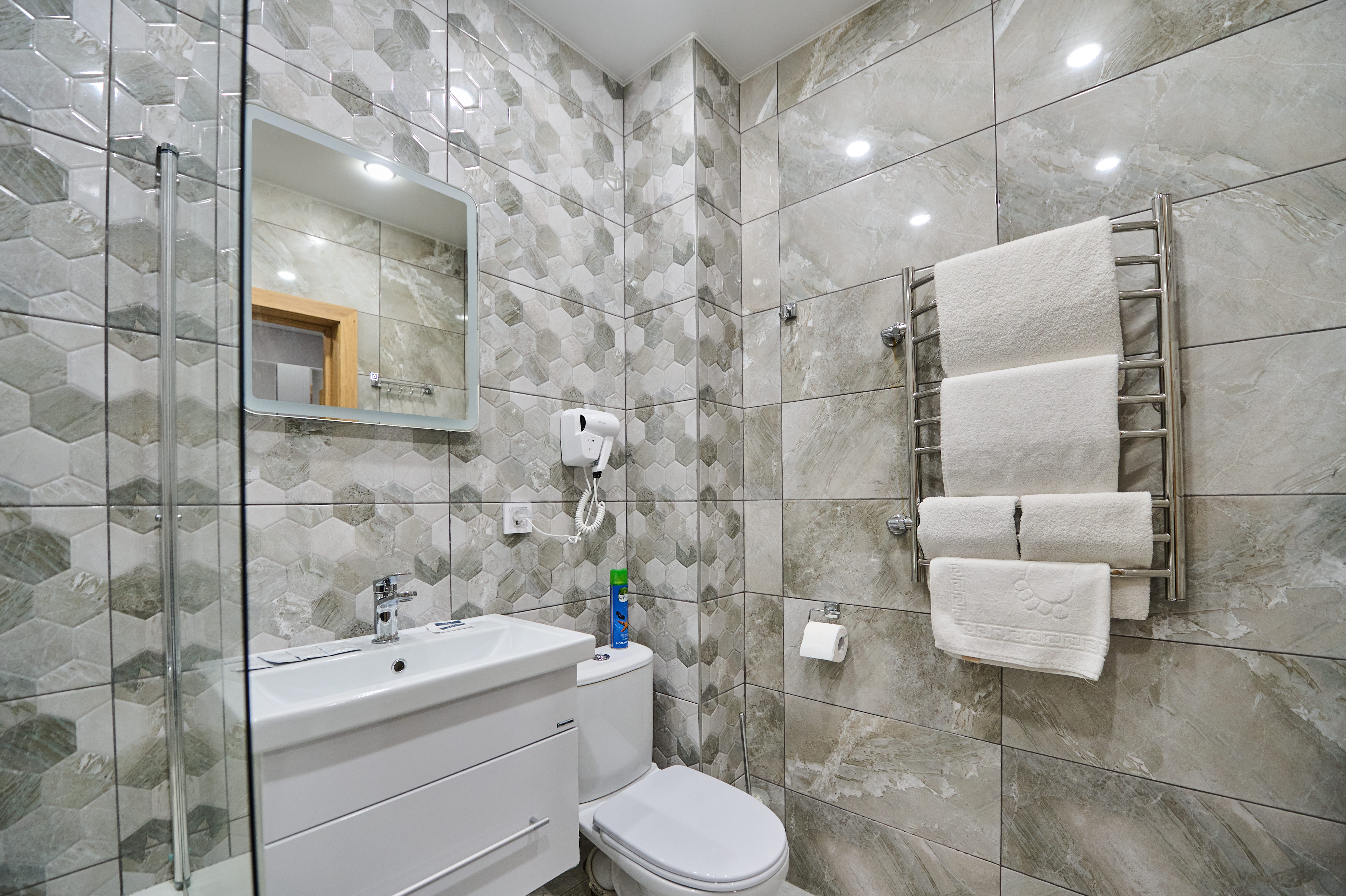 Улучшенный двухкомнатный люкс с балконом