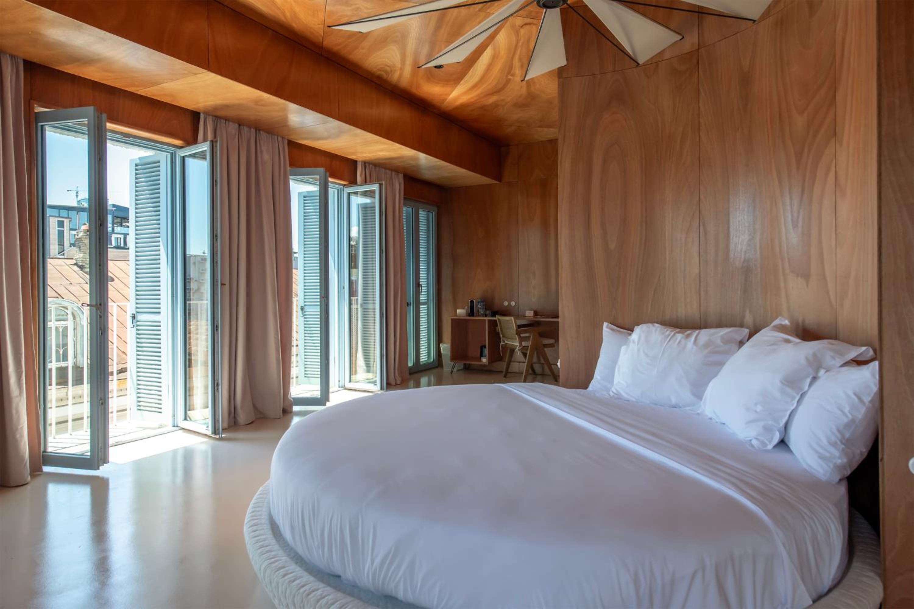 Corner Suite Old Town View