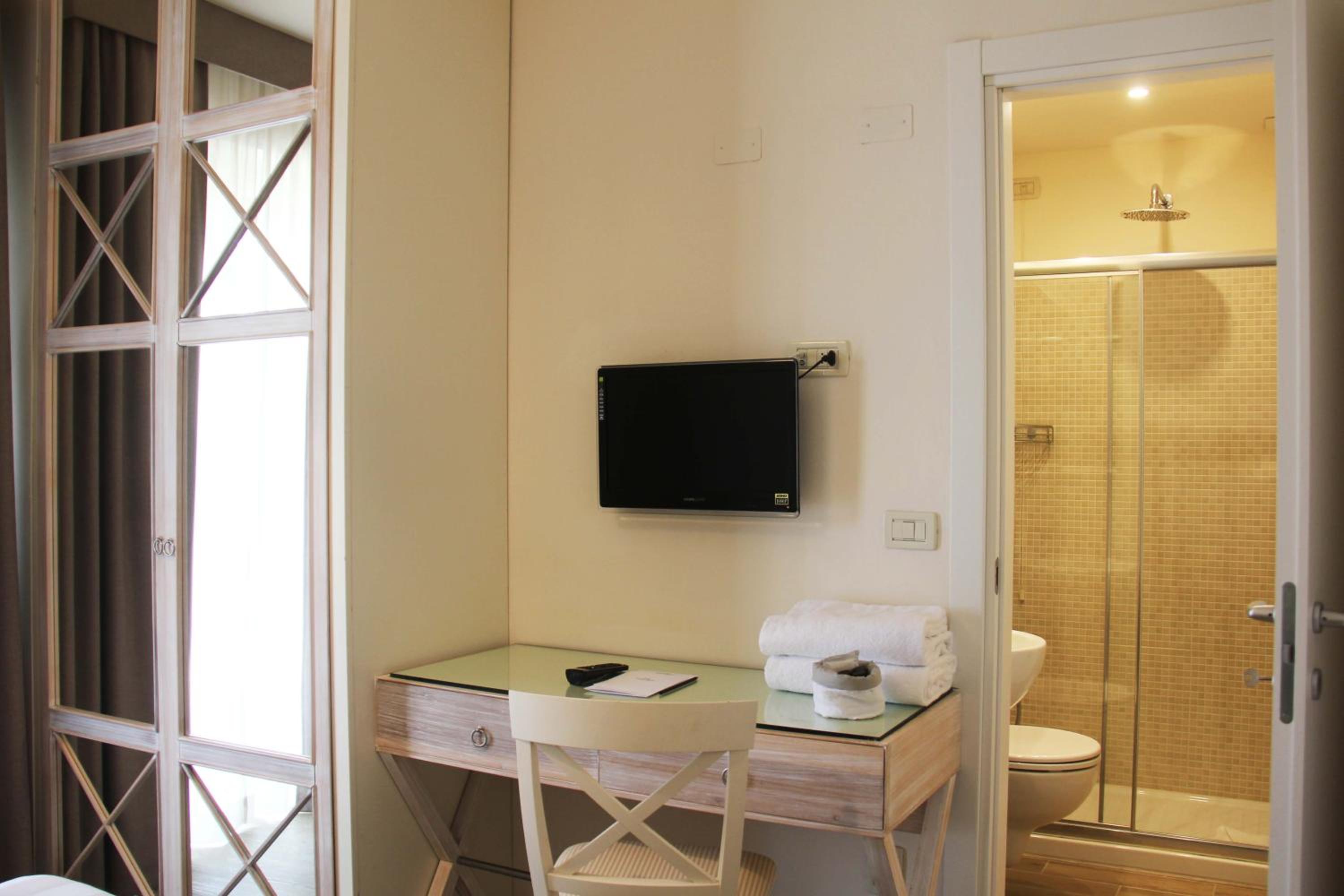 Queen Room with Balcony