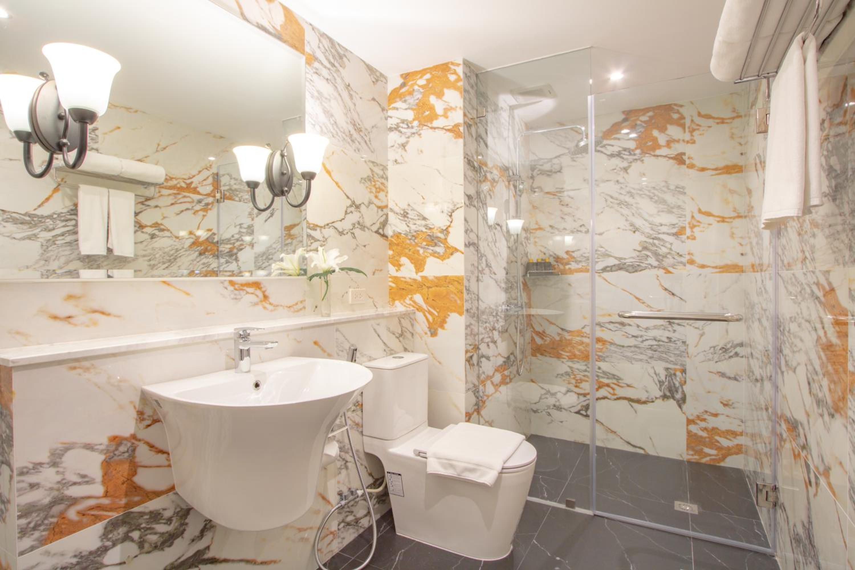 3-Bedroom Seaview Apartment