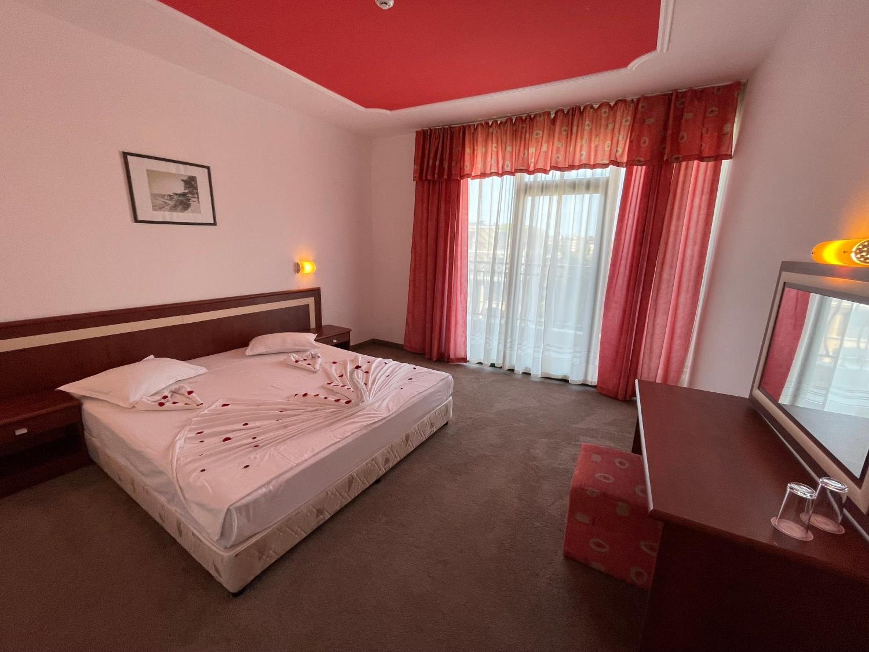 Apartment with Balcony (2 Adults + 2 Children)