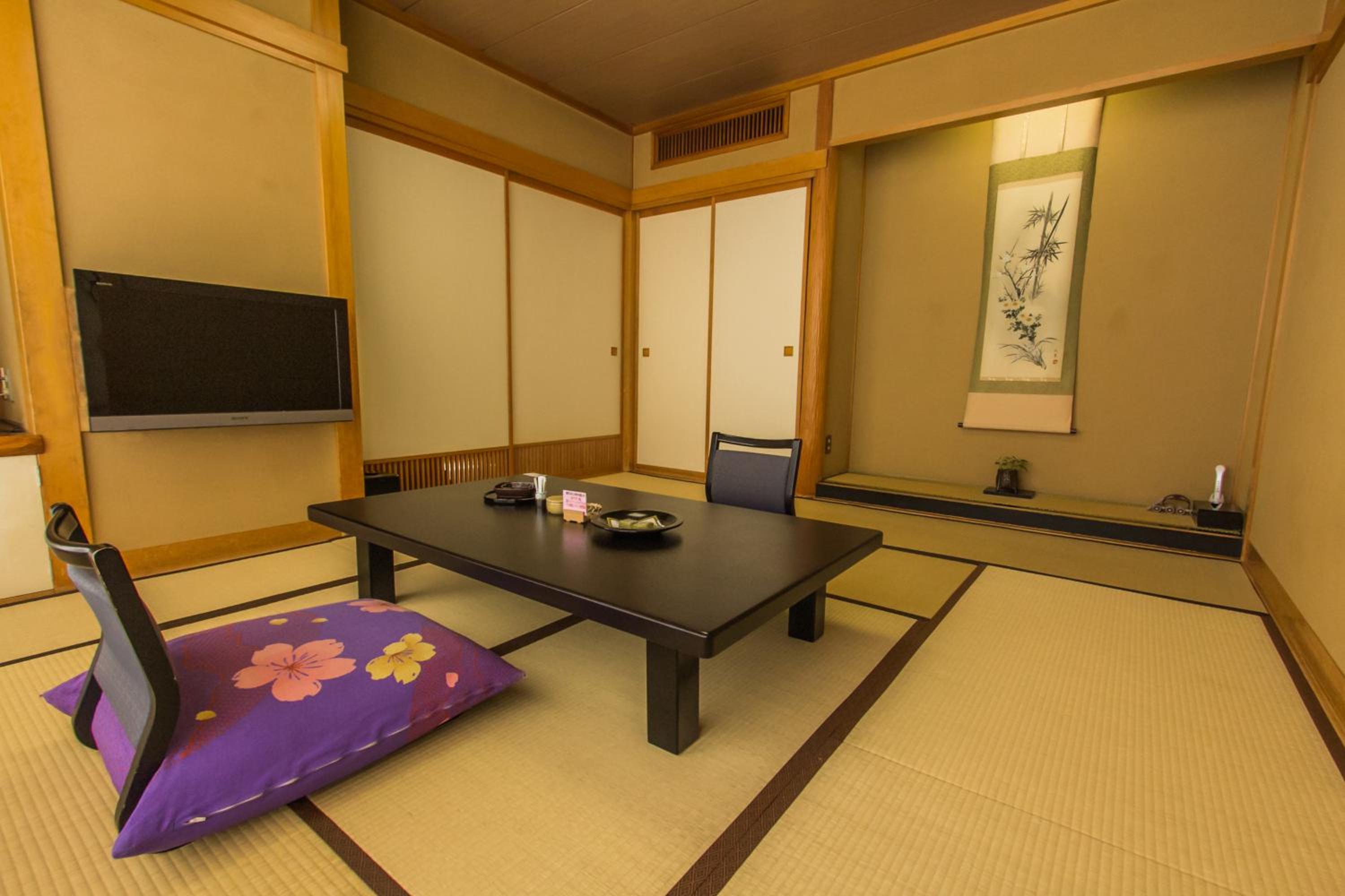 Japanese-Style Room (8 tatami) - Non-Smoking