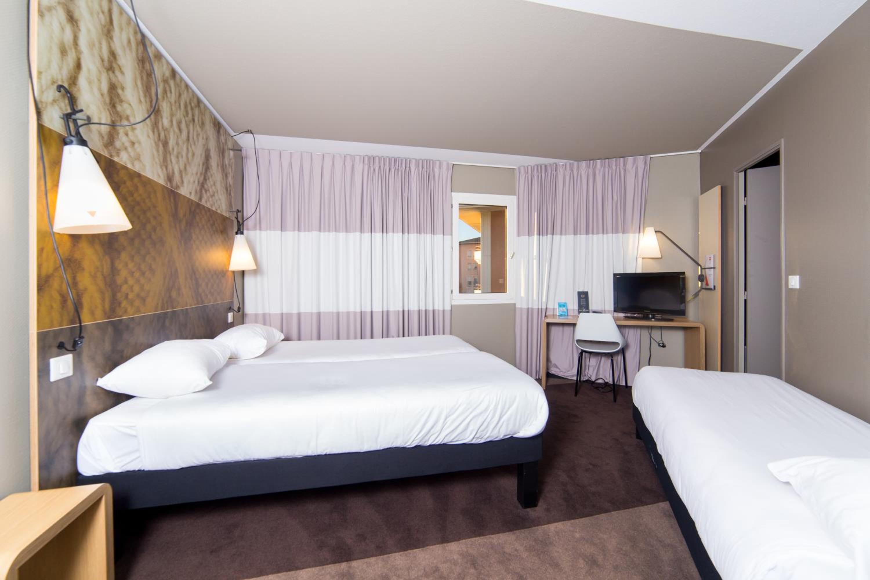 Standard Room With Three Single Beds