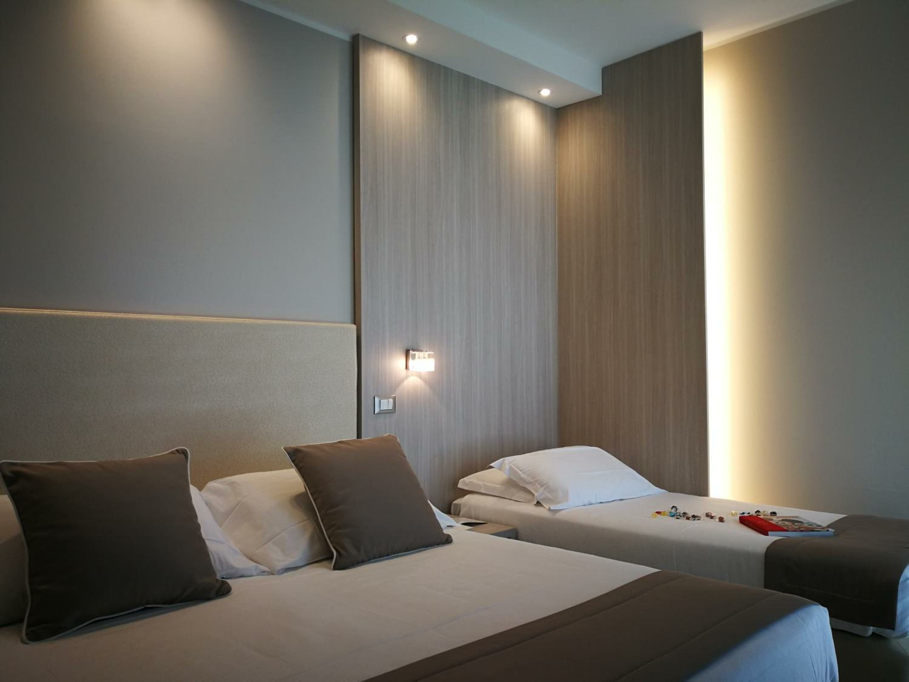 Economy Triple Room with Sea View