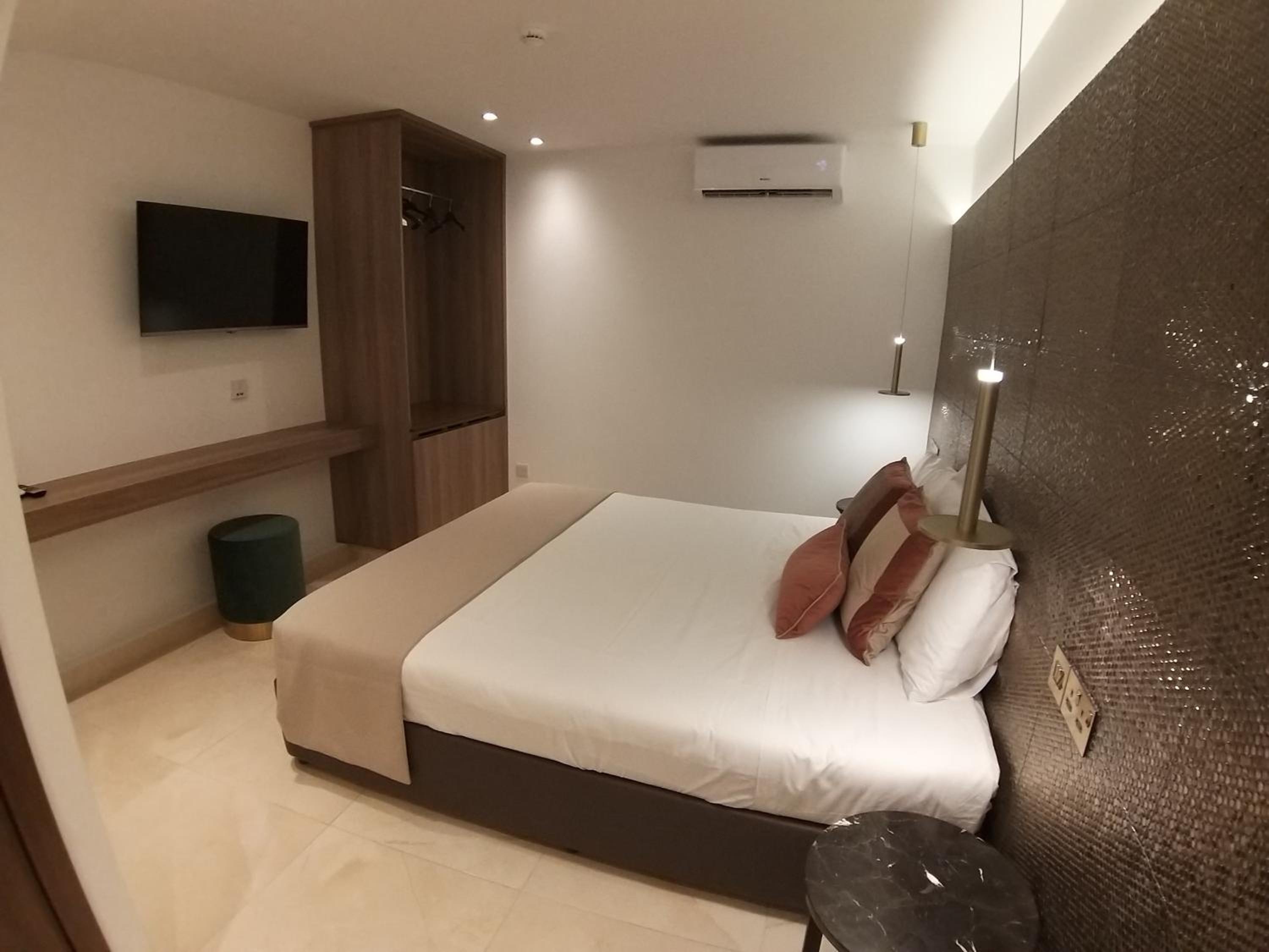 Deluxe Double or Twin Room