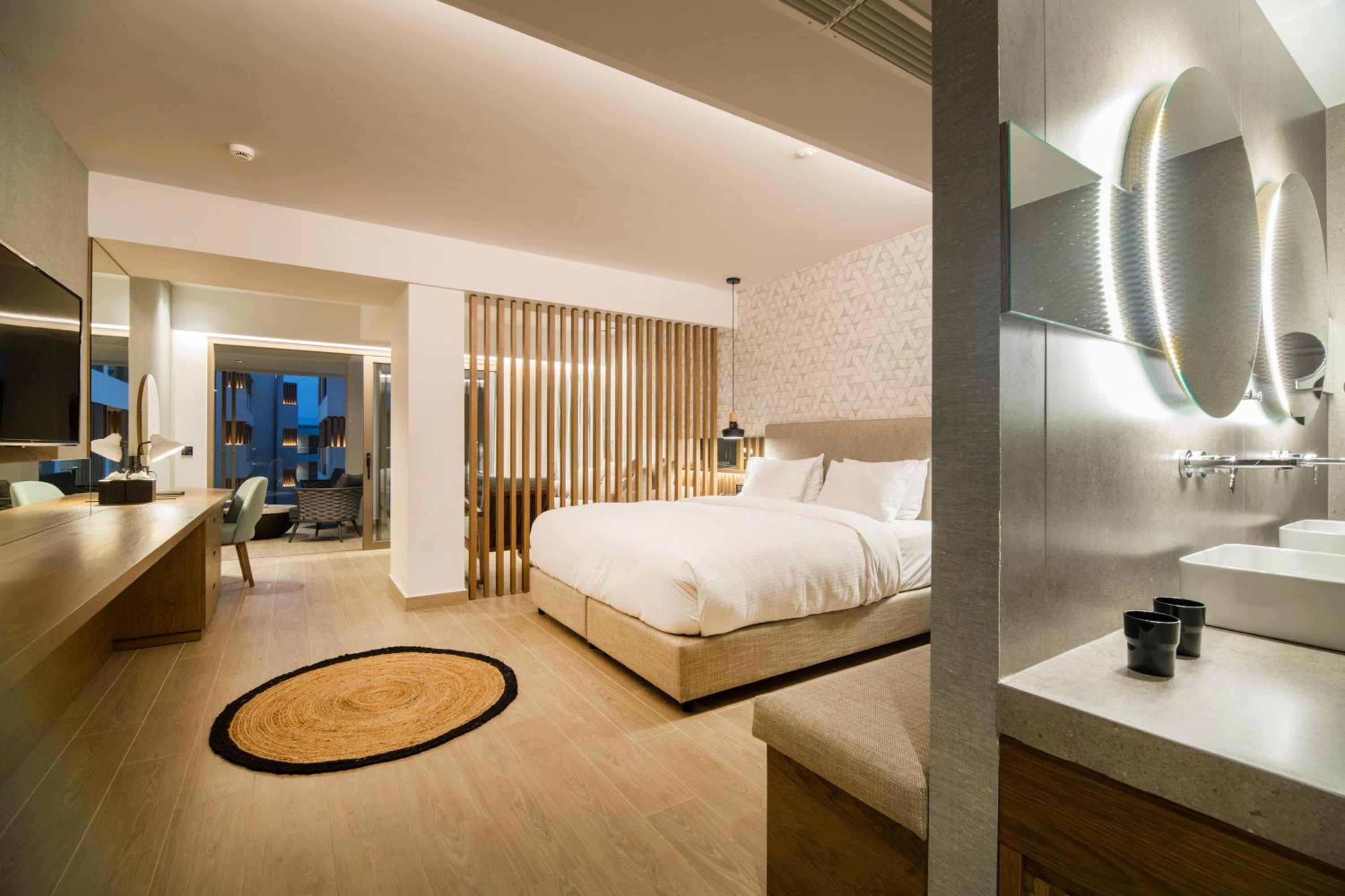 Azure Junior Suite Outdoor Hot Tub