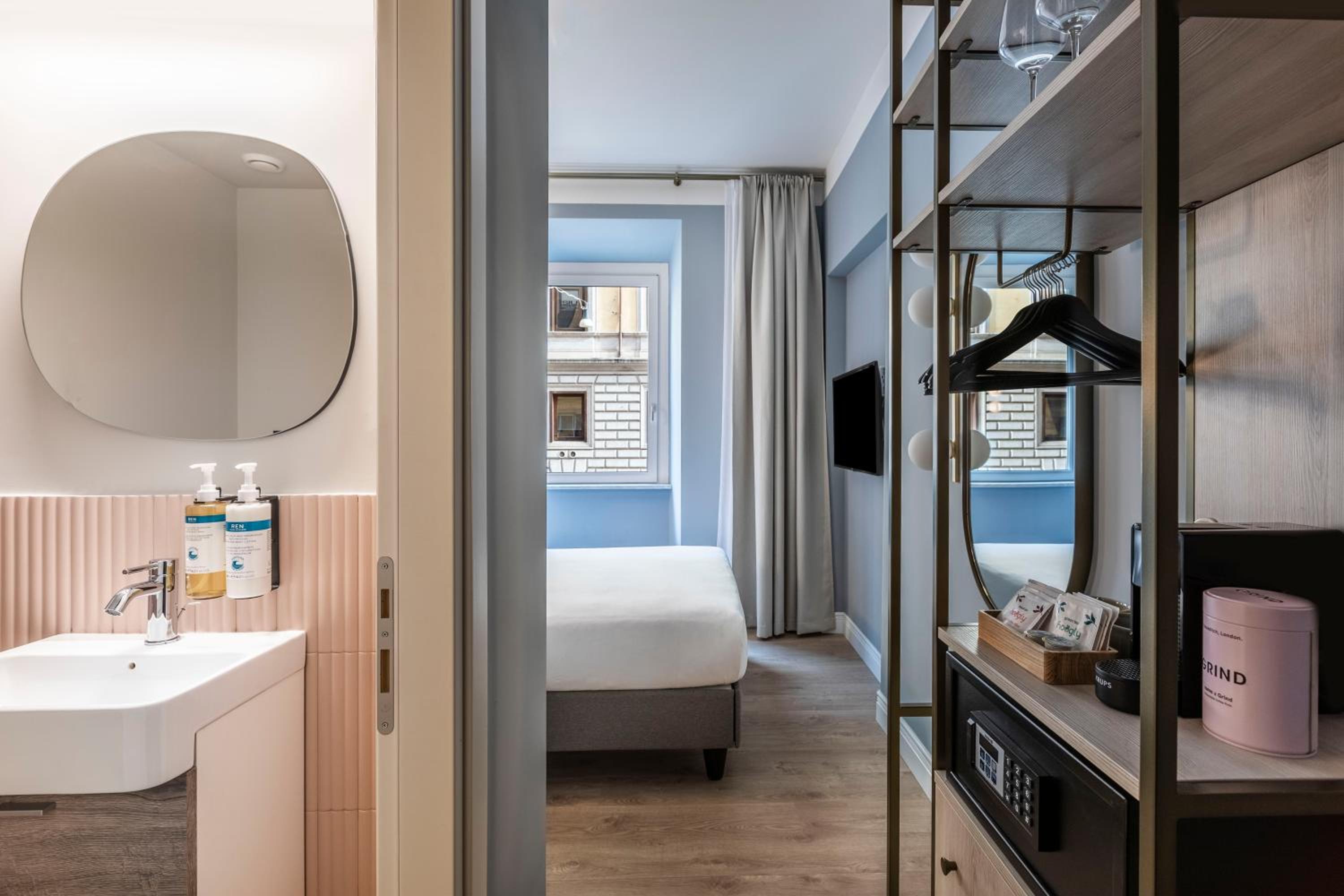 Medium Room
