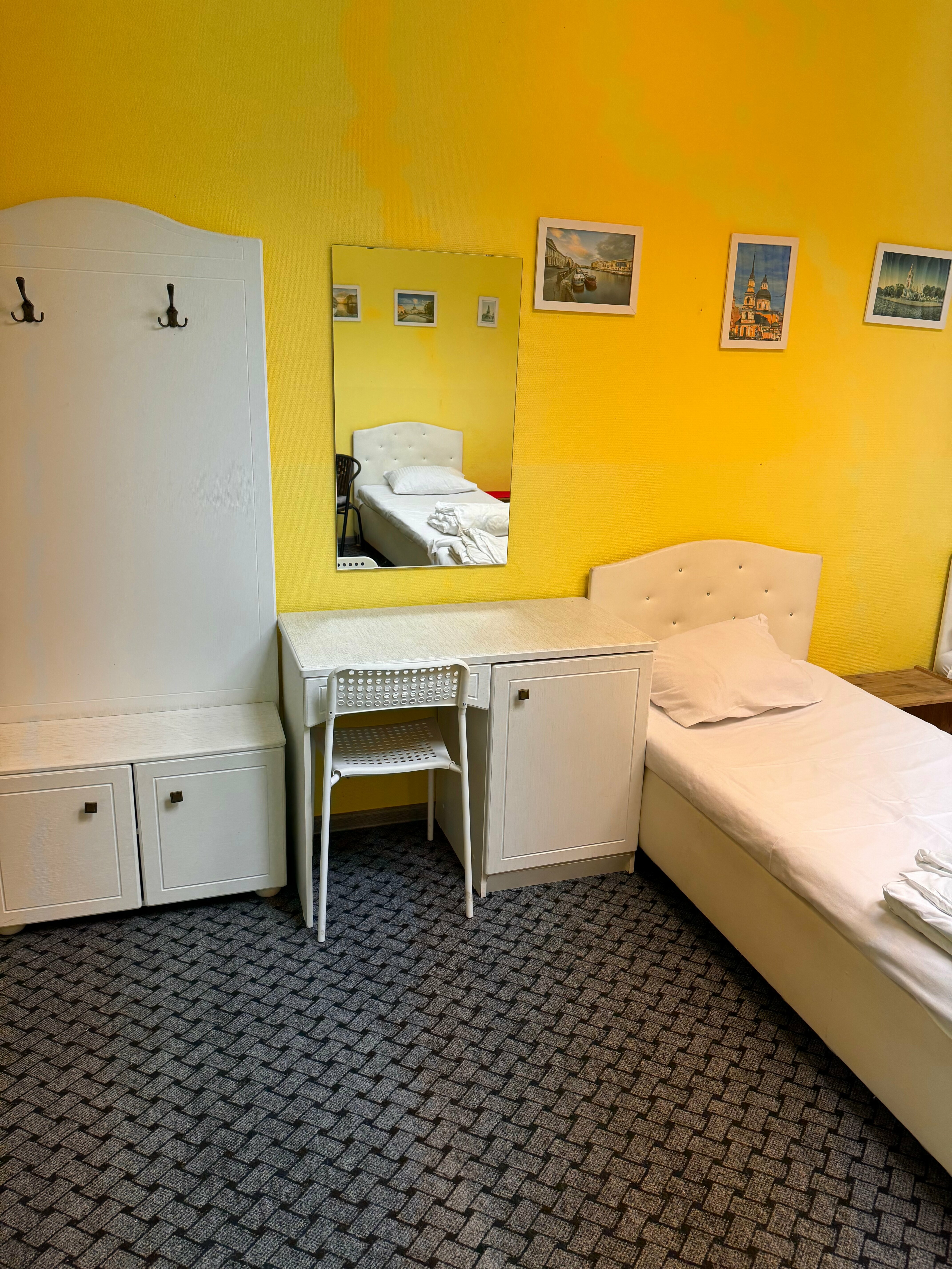 Кровать в общем номере для женщин с 4 кроватями