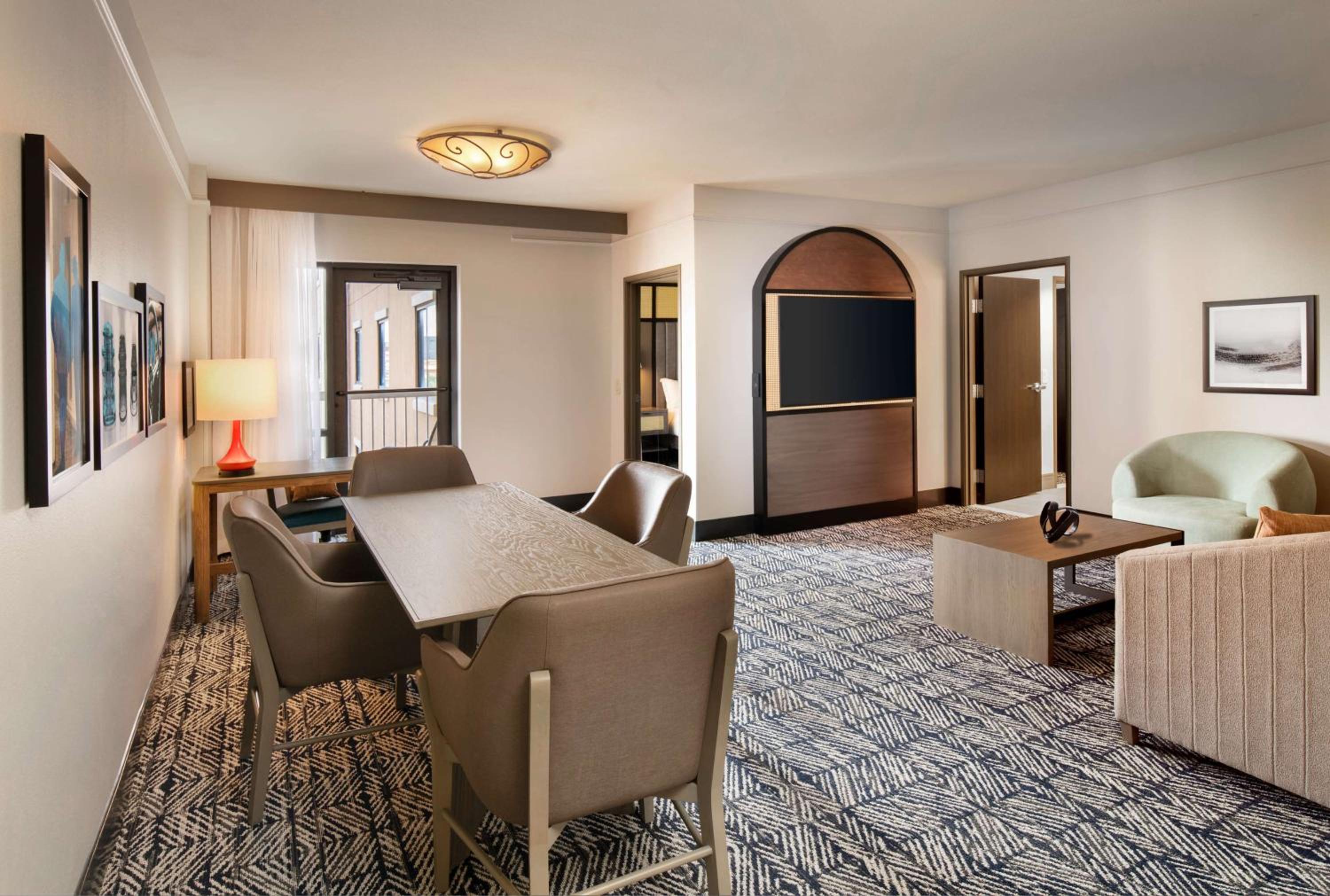 Corner King Suite