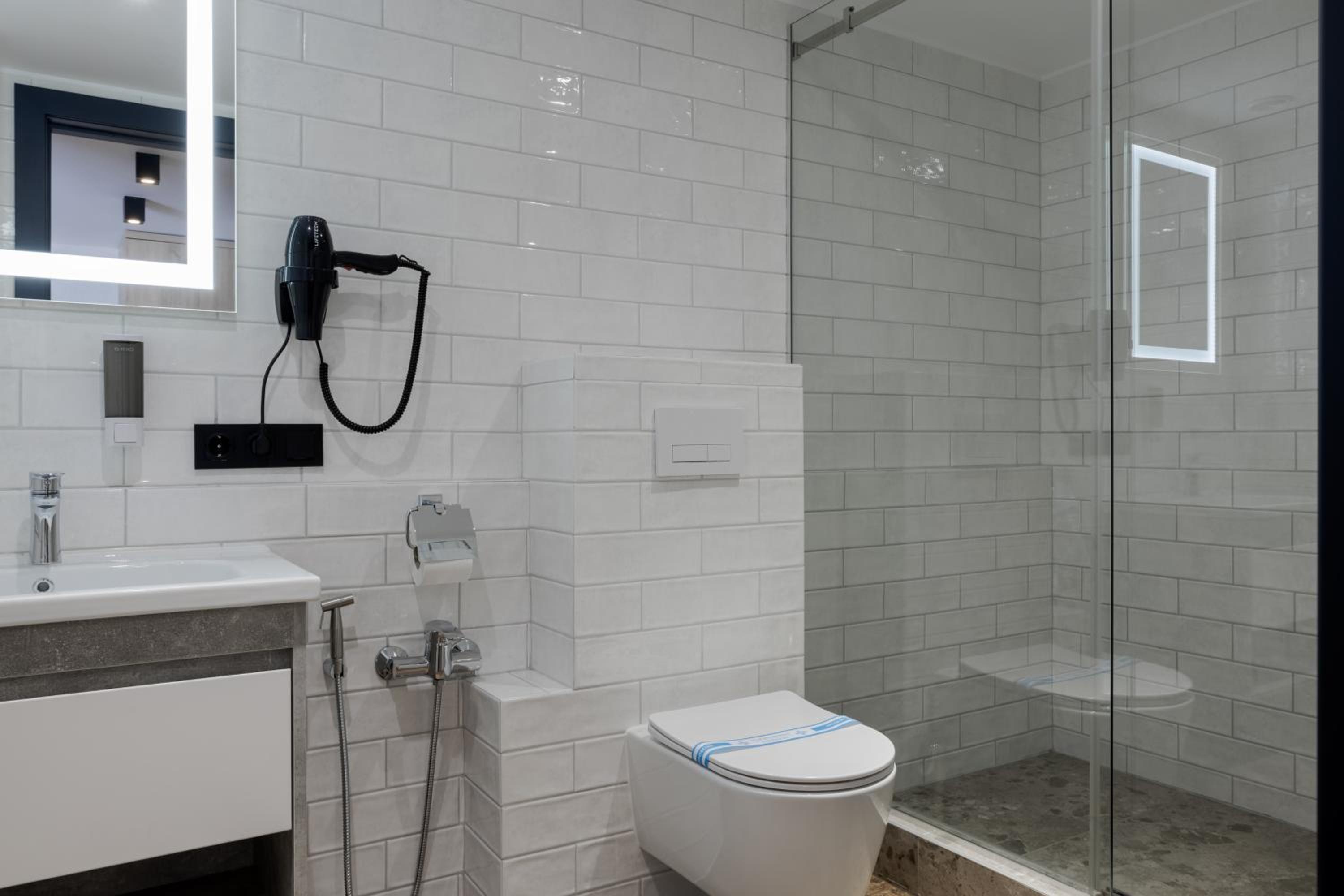 Two-Bedroom Deluxe Apartment with Garden View