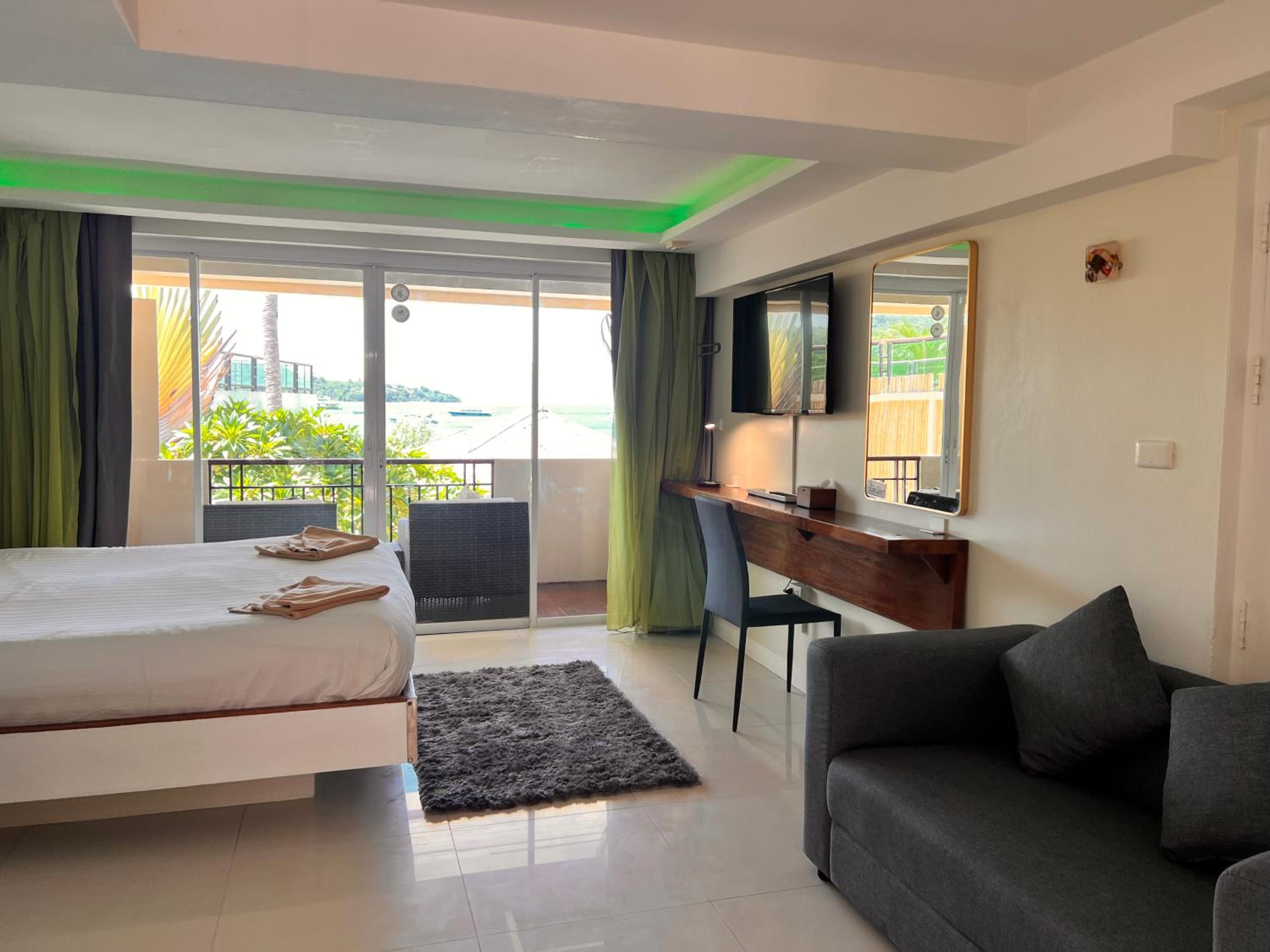 Deluxe Double or Twin Room with Sea View