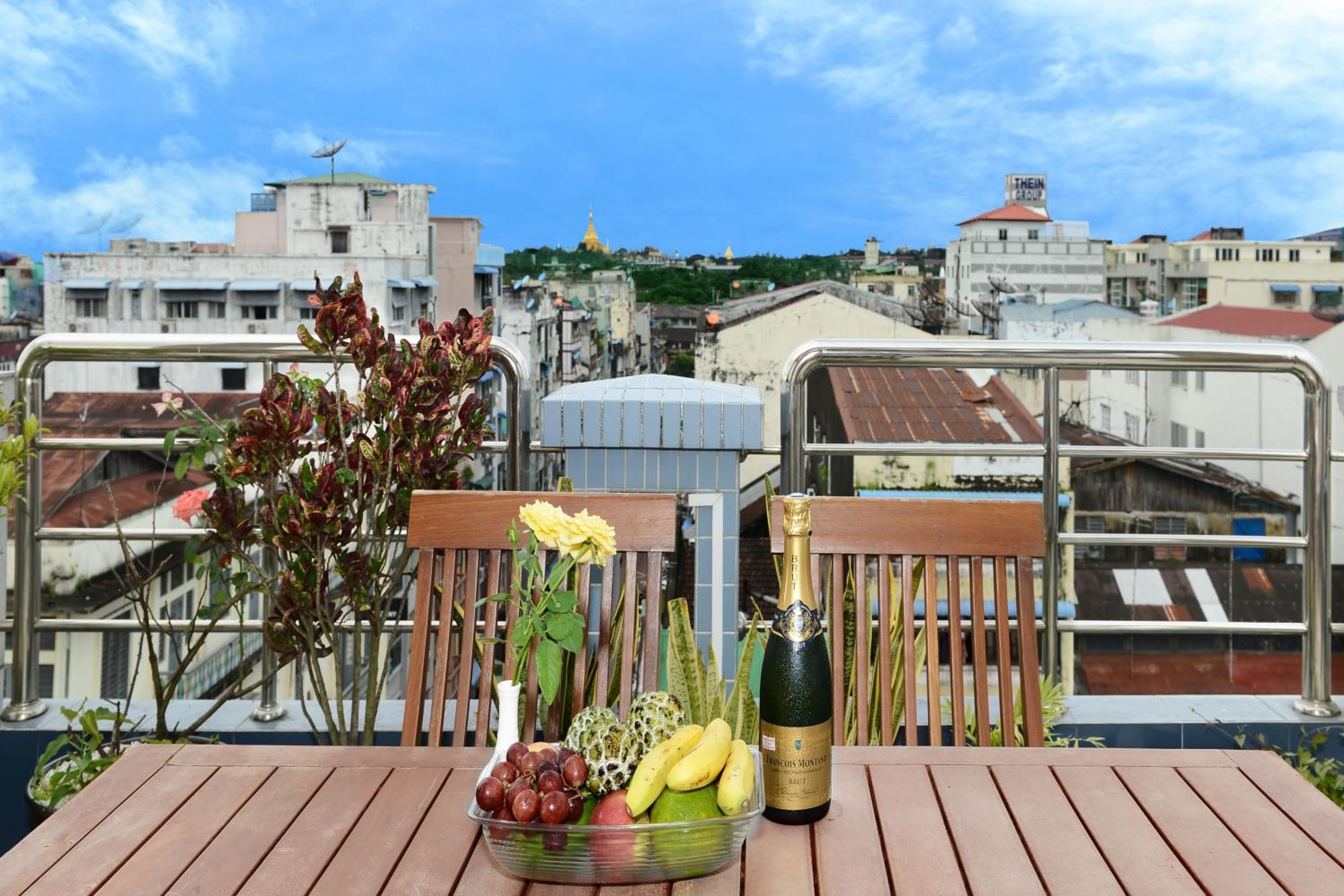 Penthouse Suite with Pagoda View