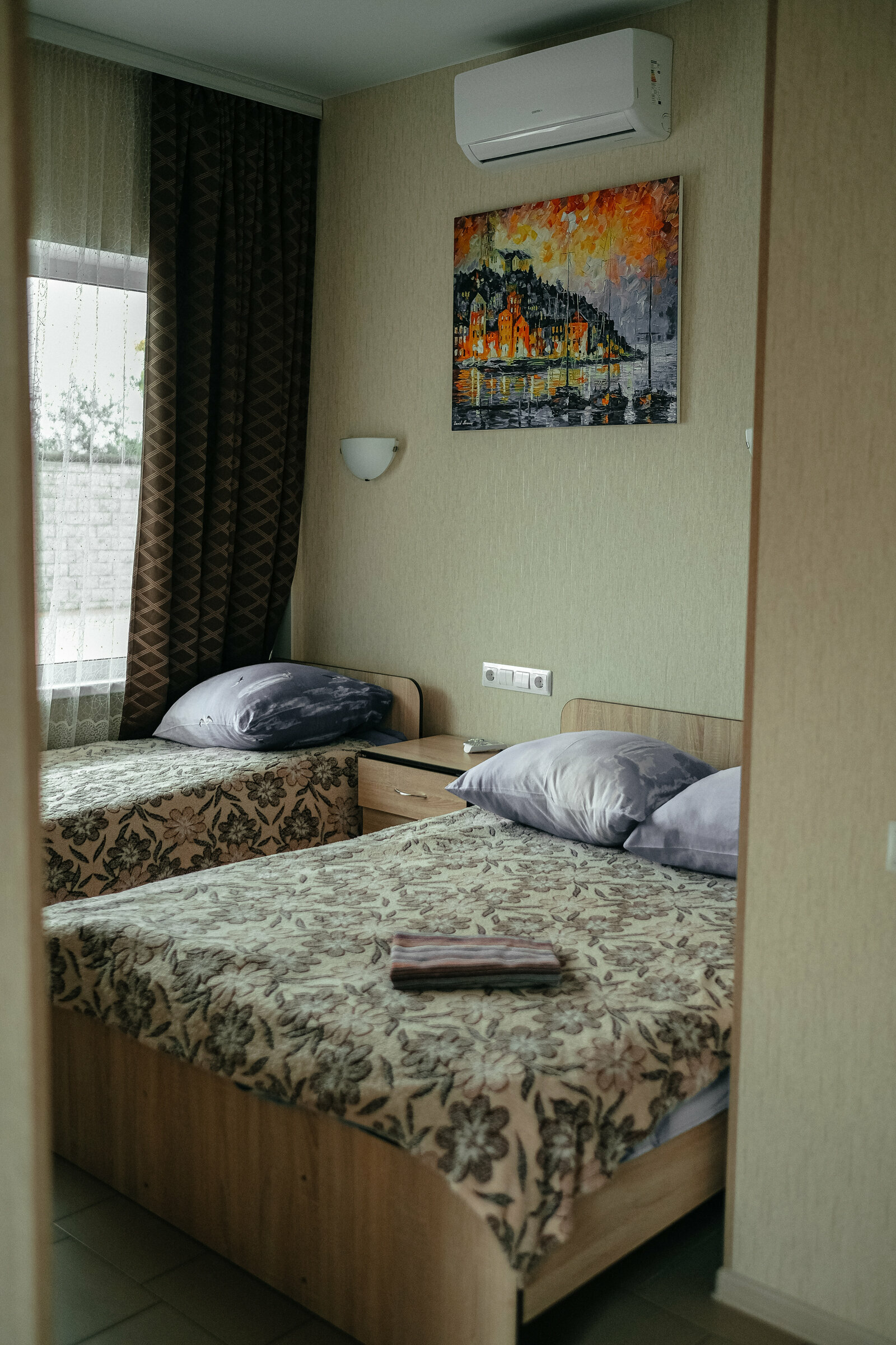 Семейный номер 1 большая кровать  и 1 стандартная