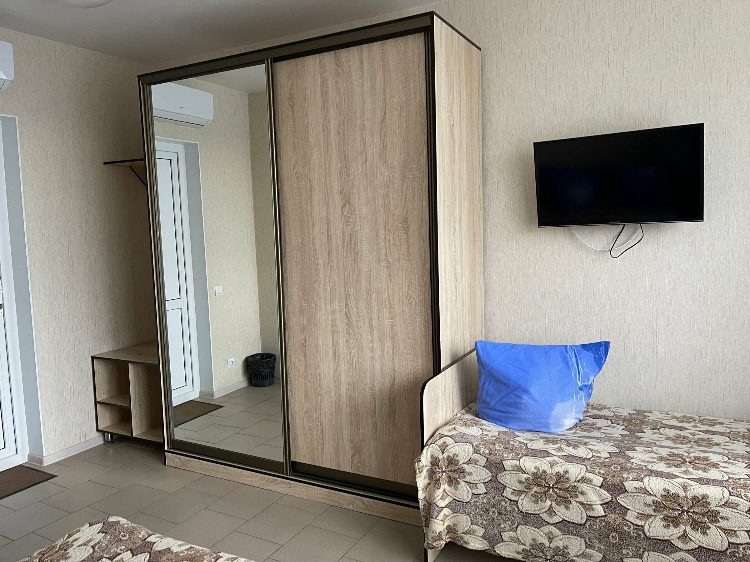 Семейный номер 1 большая кровать  и 2 стандартные